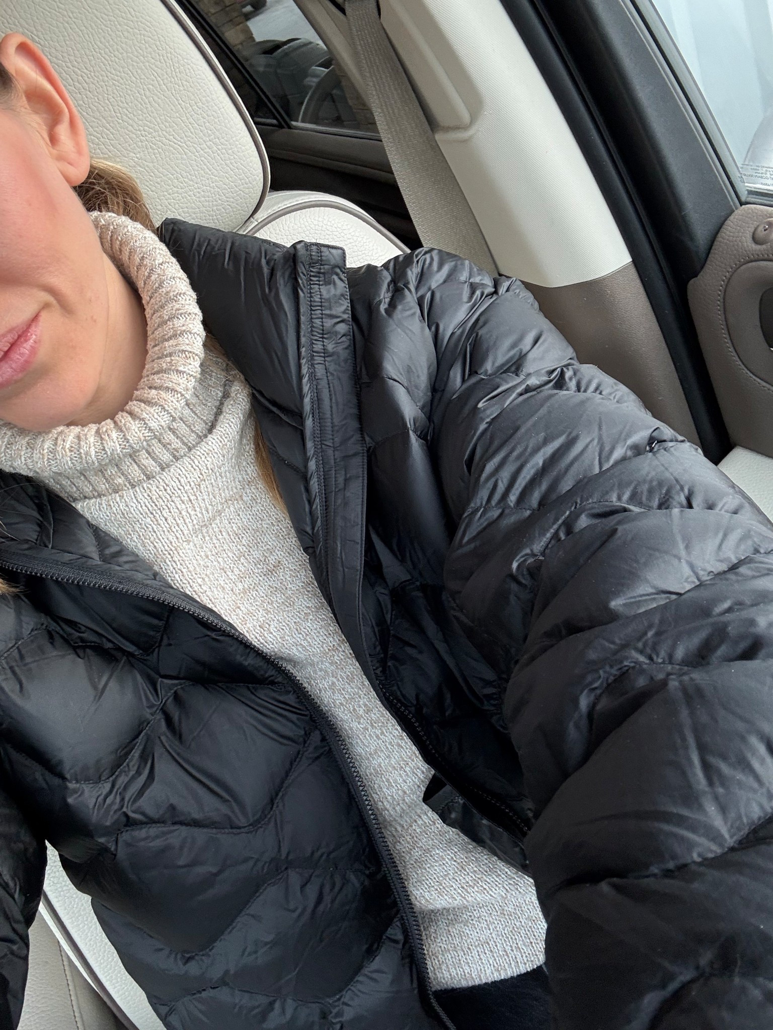 Obsessed with this light weight puffer. Super light yet very warm! 