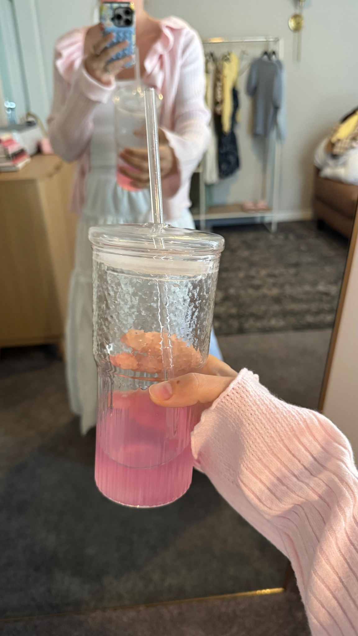 Afternoon debloat & gut reset drink gives me a little pick me up without a ton of $$ 
Recipe:
1/2 scoop colostrum
1 tsp fiber powder
1/2 packet of Instant Hydration
(I combined flavors) 
Water 💦 & Ice 🧊 

#LTKdayinmylife #LTKselfcare #LTKfitnessgoals