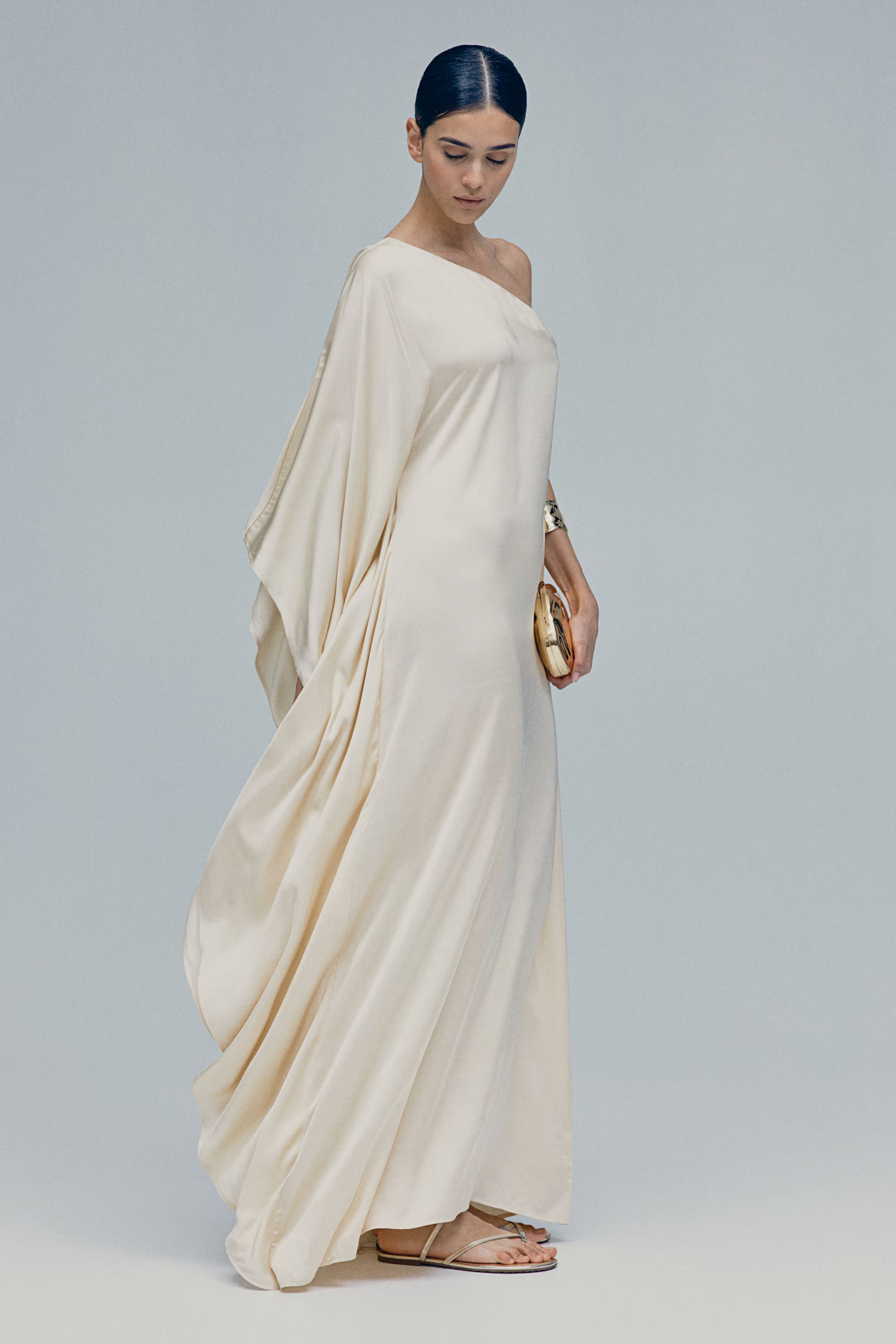 One-shoulderjurk met capemouw - Bleekgeel - DAMES | H&M NL | H&M (DE, AT, CH, NL, FI)