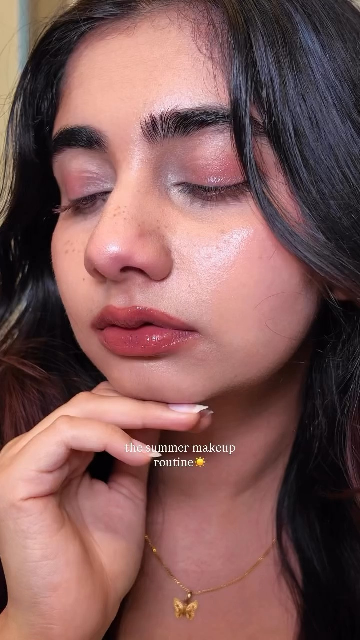 i don’t believe in makeup routines, but this one is so perf for a low effort look🌻

@tirtir_global crystal mesh cushion foundation
@herabeauty_official sensual lipstick and concealer lip liner
@tartecosmetics cosmetics freckle pen
@makeupforever artist crayon boundless berry and starfire gold
@beaubble chocolate dripped mascara
@vtcosmetics_global US PDRN spray

#lipcombo #kbeautymakeup #summermakeup #summermakeuproutine #makeuproutine #grwm #grwmmakeup #grwmsummer #summermakeuplook Makeup Therapy #makeuptherapy, #selfcare, #grwm, #mentalhealth, #beauty #makeuptutorials #schoolmakeup #workmakeup #easymakeup #easymakeuptutorial #makeupideas #makeupinspo #foryoupage #glam #beauty #beautytok