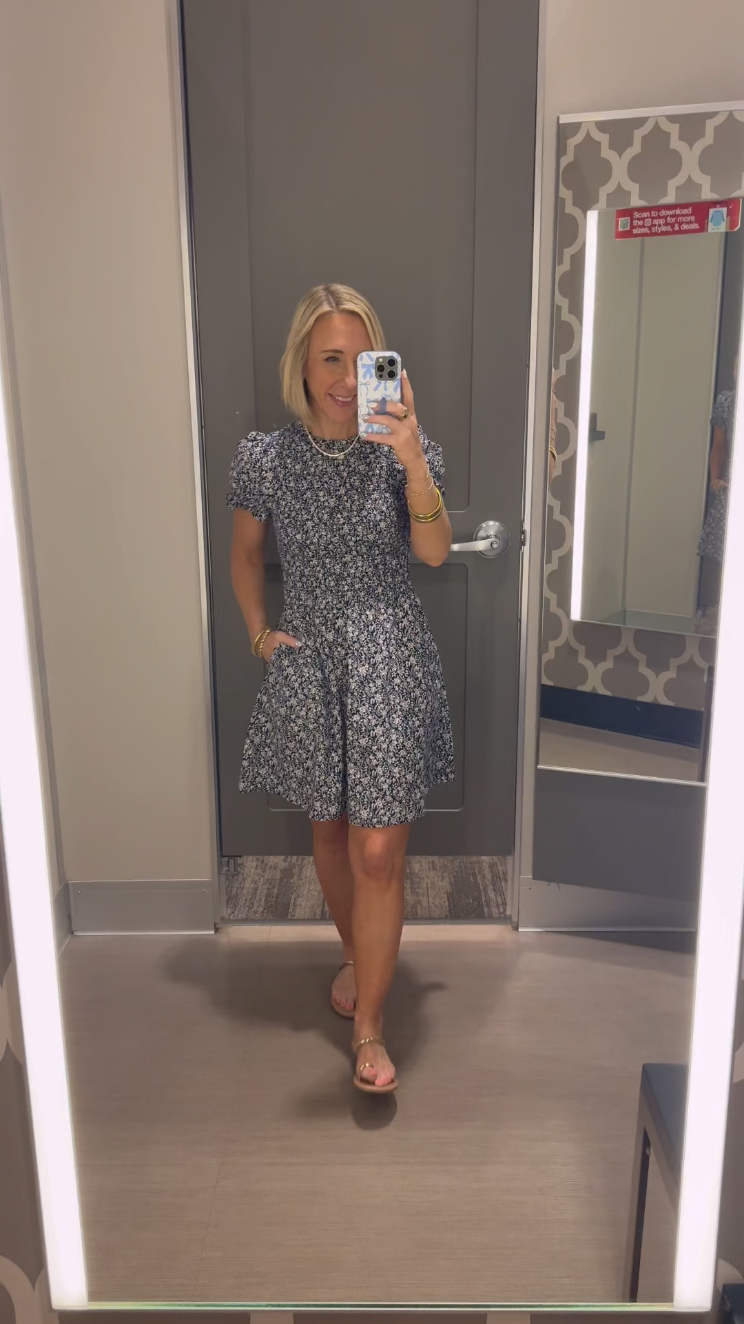 Target - in store try-on. Puff Short Sleeve Smocked Mini Sundress - size XS. 2 colors.

 

#LTKSeasonal #LTKOver40