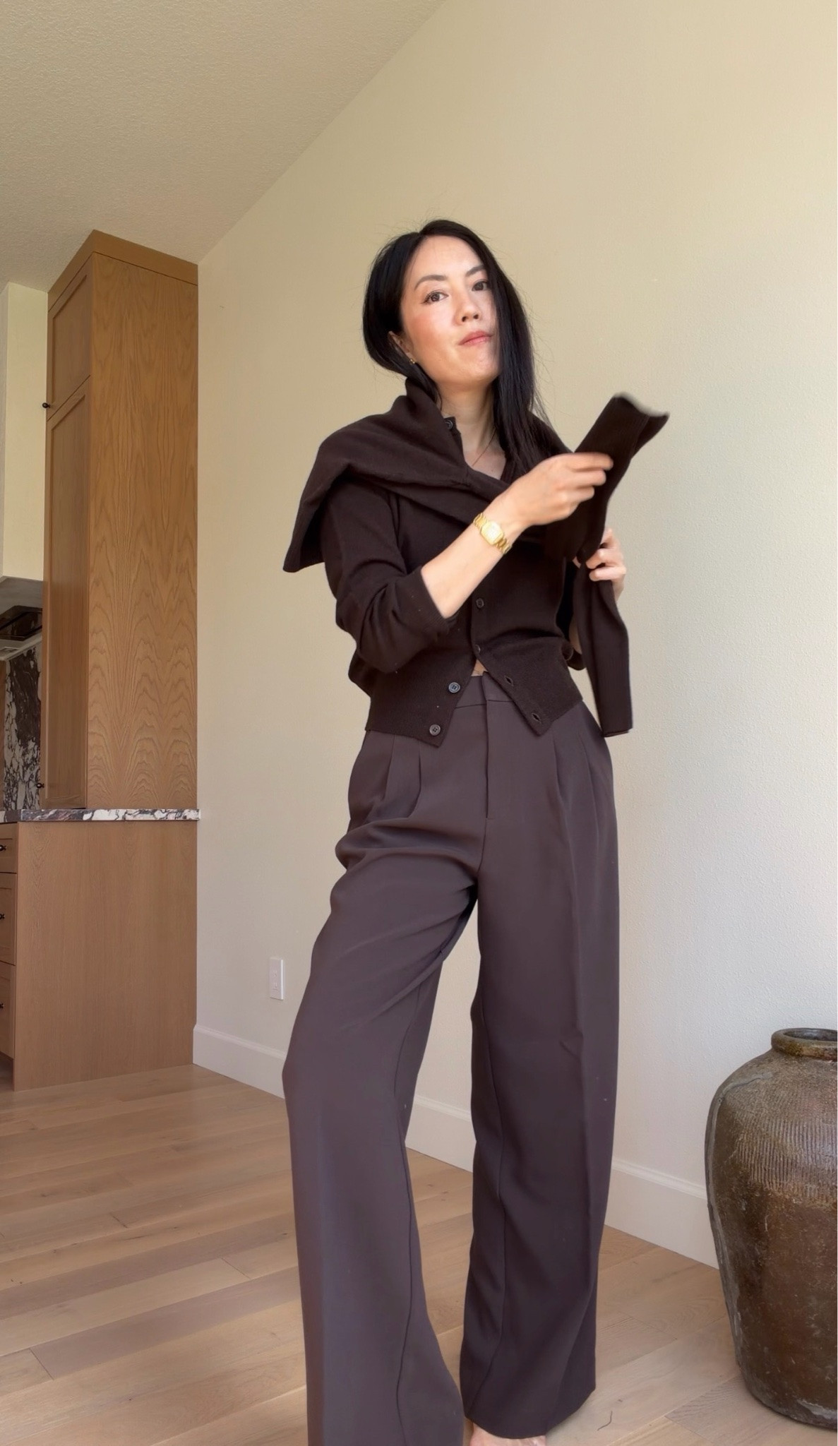 Tips for styling a cardigan for a fresh modern look: keep the bottom buttons unbuttoned, choose materials like merino wool and cashmere

#classicstyle
#workoutfit
#officeoutfit
#OOTD
#monochromaticoutfit

#LTKootd #LTKgrwm #LTKstorytime