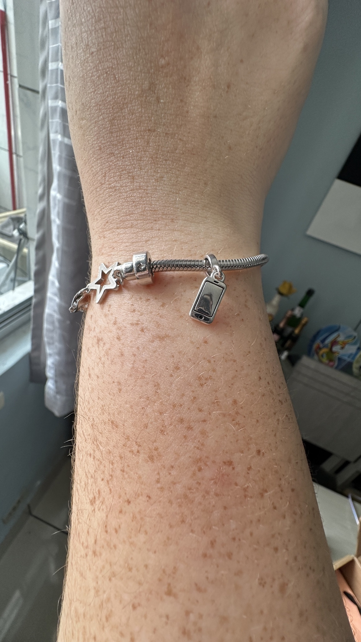 Presente para vc mesma 

Comprei essa pulseira e um pingente de celular para comemorar minha primeira black friday como afiliada.

Começo de muitas coisas boas 

#vivara #lifevivara #charms #berloques #LTKgift #natalLTK 

#LTKbrasil #LTKbeauty #LTKGiftGuide