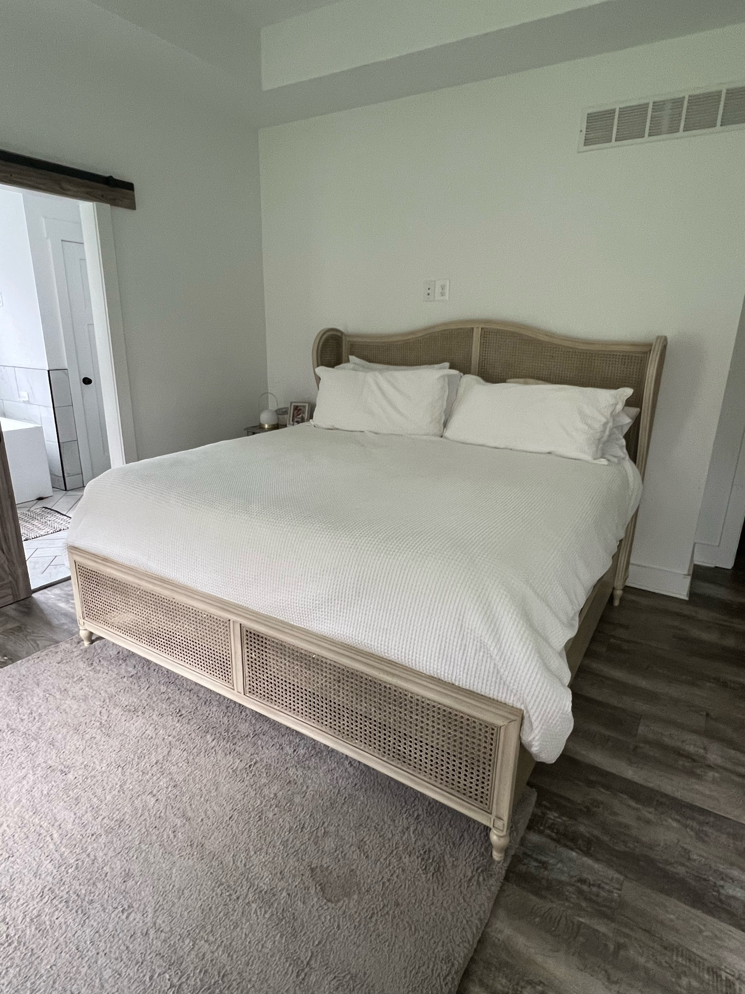 my cutie new king bed 🥰