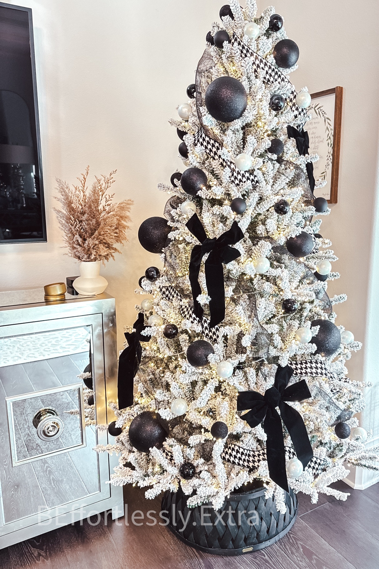If you’re still looking for Christmas Decor & inspo.. 🎄

I wanted to share the tree in my bedroom. I ended up decorating this tree with all of the black and white ornaments that I didn’t use on my other trees, and I really like the way this turned out. It’s giving Chanel?! 🖤🤍🐆

While most of what I used is from last year, I found some similar items you can use to recreate this look! 🛍️✨

#LTKhome #LTKSeasonal #LTKHoliday