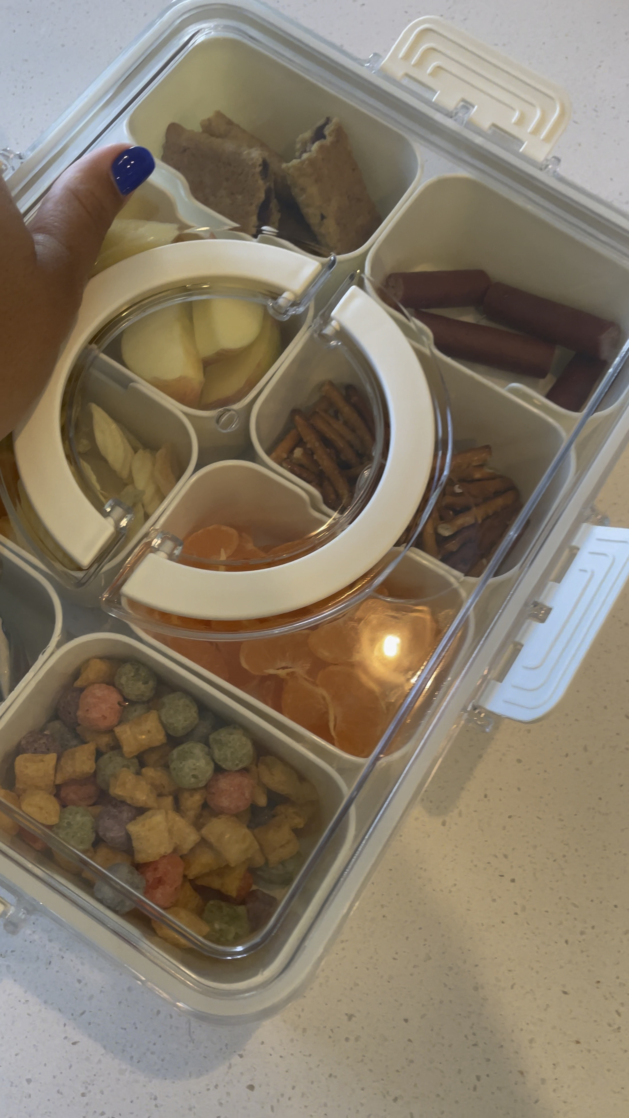 Most used snack box to date 

Snack organization // toddler snacks // snack box 