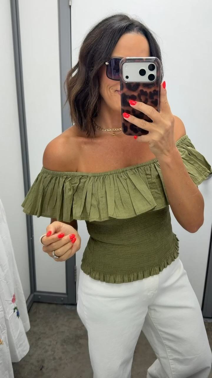 This top is giving major Anthropologie vibes 💚 The off-the-shoulder neckline and feminine ruffle detail make it look so much more expensive than it is!

Shop here.

Size XS-S • 5’3” for reference

#WalmartFashion #WalmartFinds #AffordableFashion #AnthroInspired #BoutiqueStyle #OffShoulderTop #EverydayStyle #OOTD #StyleInspo #SummerFashion