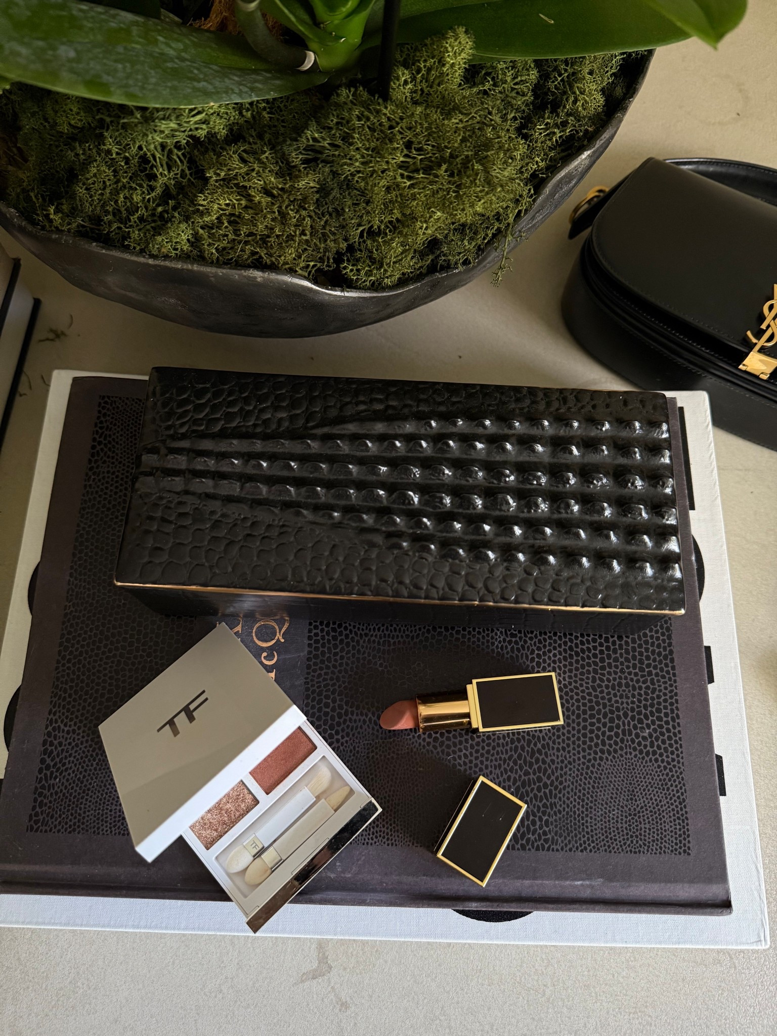 My latest beauty obsession … this stunning eyeshadow + lipstick combo 

#LTKselfcare #LTKootd #LTKdayinmylife