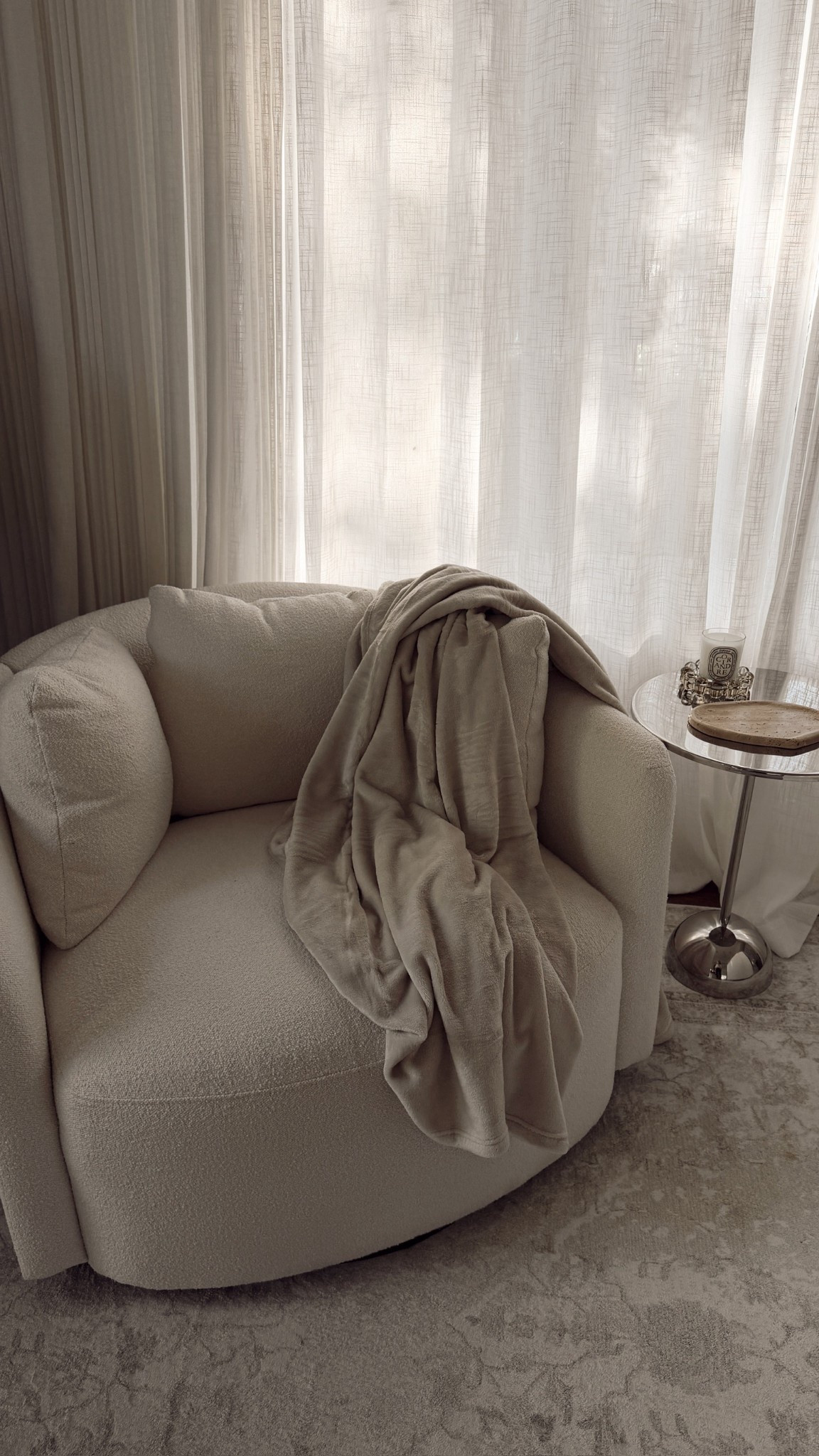 Our family is obsessed with these throw blankets!
They're seriously so soft and a must have in our home✨ These would make the perfect gift this holiday season❤️
StylinByAylin, Aylin #homefavorites #throwblankets #amazonmusthaves #amazonfavorites #gift #holidaygift

#LTKGiftGuide #LTKHoliday #LTKHome