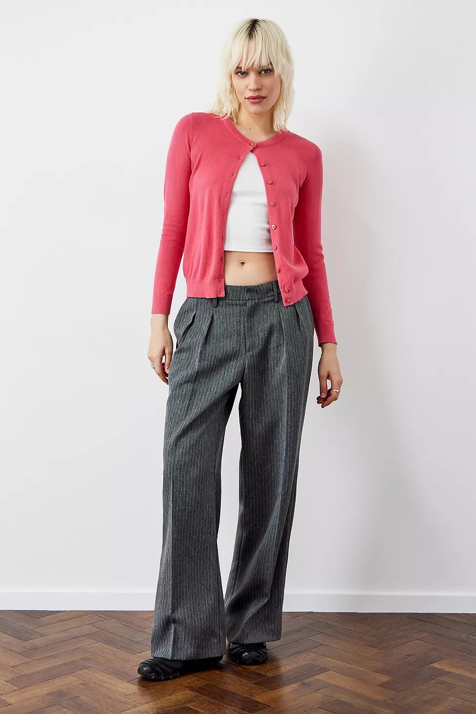Archive AT UO – Hosen „Mensie" mit weitem Bein und Nadelstreifen in Grau | Urban Outfitters (EU)
