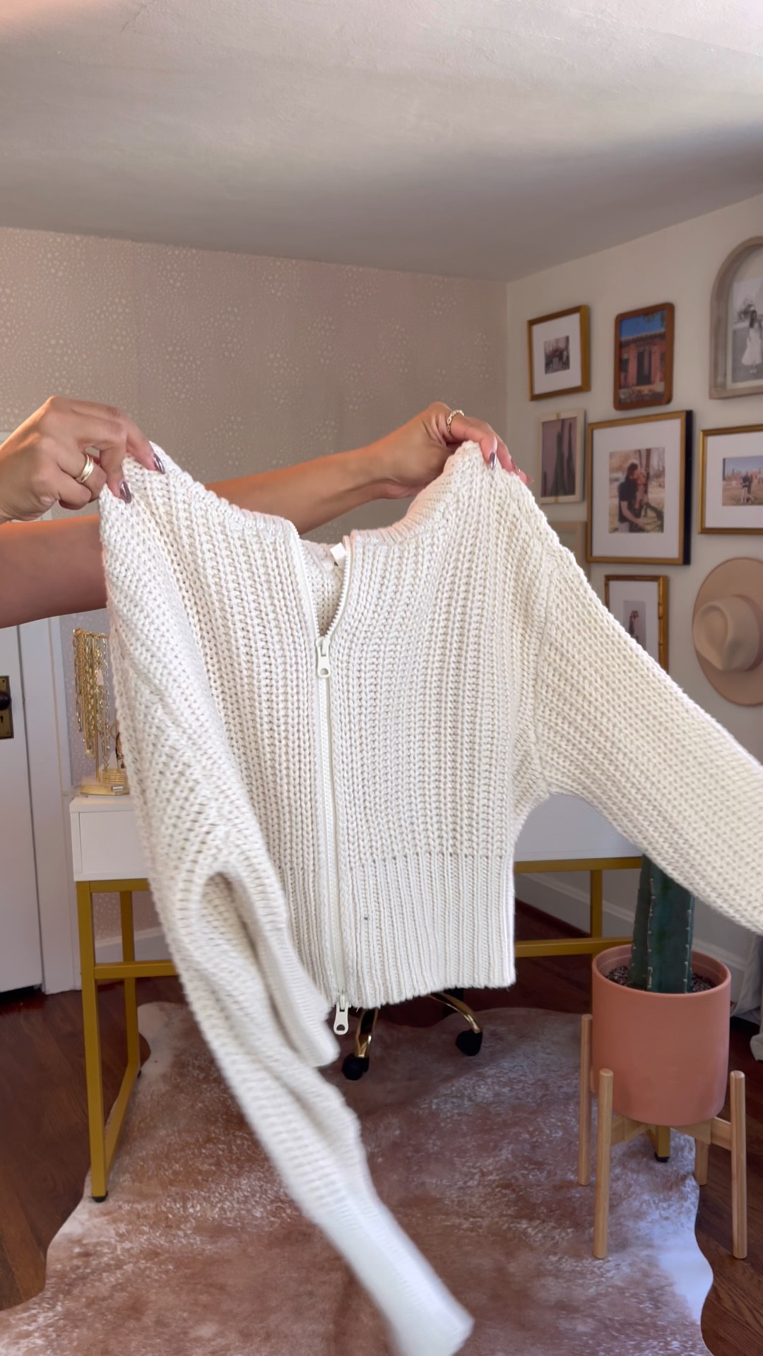 Mini aerie fall haul finds o faves

SIZING:
Tops- small
Leggings- small SHORT 

*if you’re 5’4 or shorter get the SHORT length*

#LTKfindsunder50 #LTKSeasonal #LTKGiftGuide