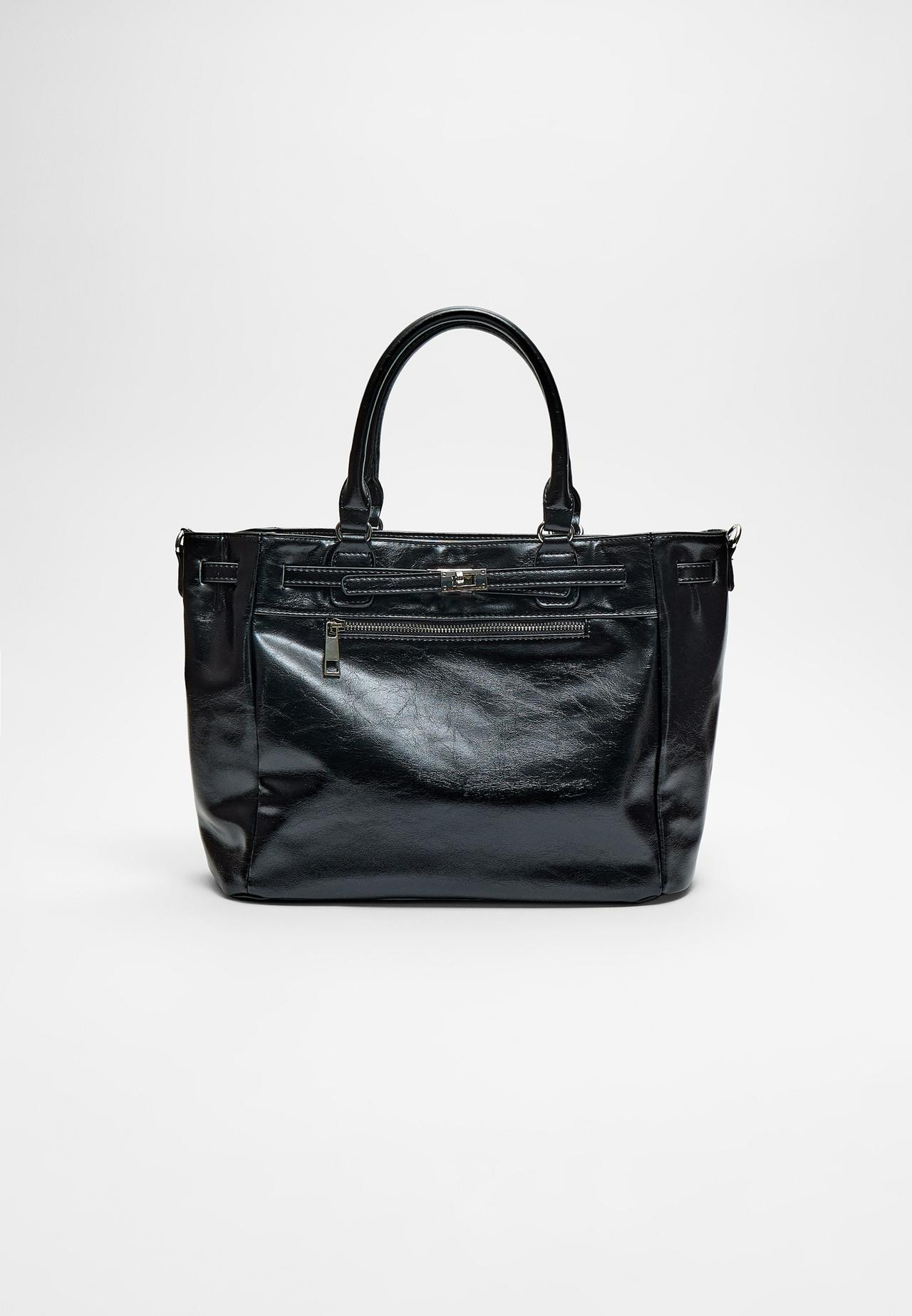 Tote bag avec boucle35,99 € AJOUTER AU PANIER | Stradivarius (FR)