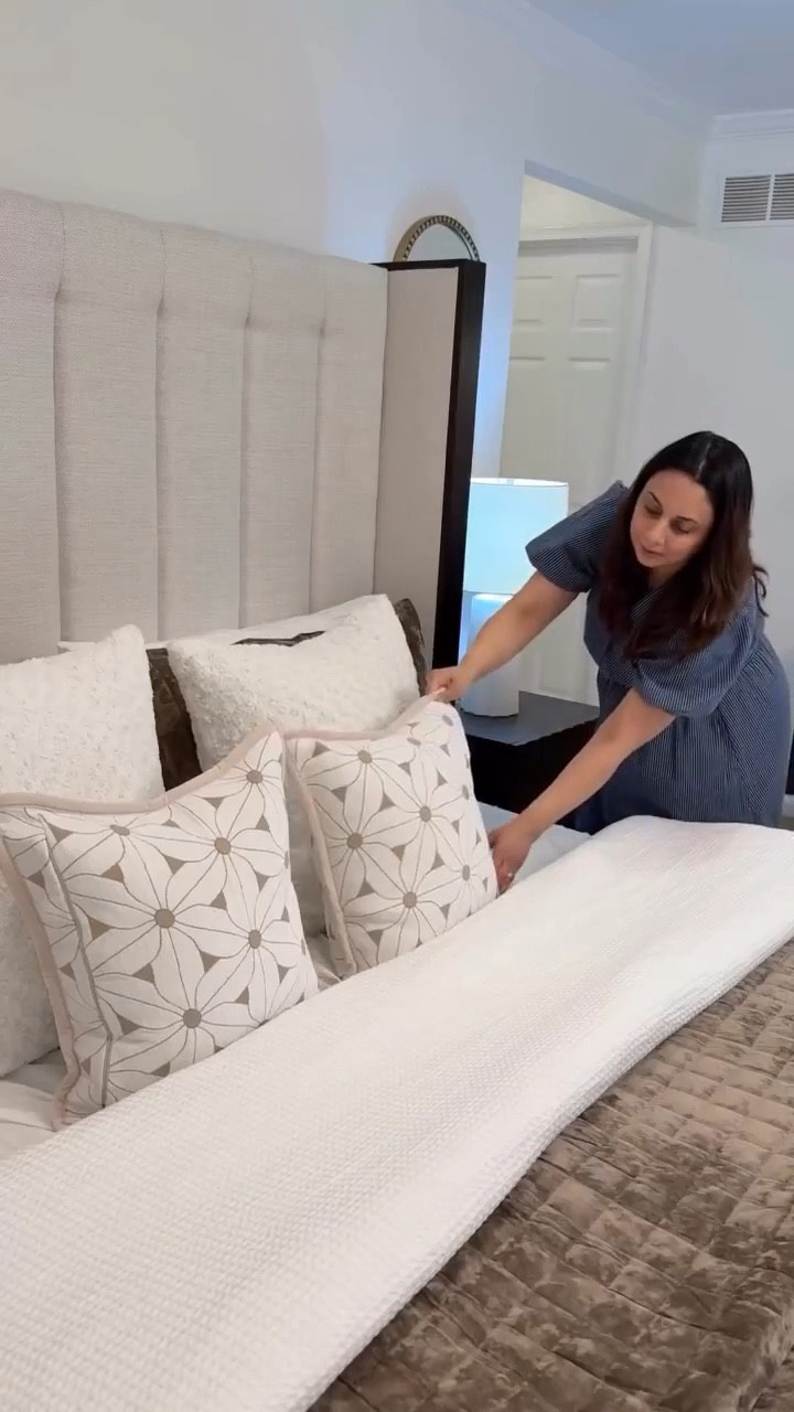 Cozy. Calm. Mine 🤎🤍

I was way too give this room a refresh  earlier this year because my bedroom is where I relax and unwind at the end of the day- I wanted neutral everything!🥹 and didn't want any extra clutter or stuff because I think the more items in the bed they tend to just create extra clutter 😆
Which is your favorite room in your house? :) 
@wayfair @amazonhome



#liketkit #LTKHome #LTKmorningroutine #LTKSaleAlert
@shop.ltk
https://liketk.it/5PEFF