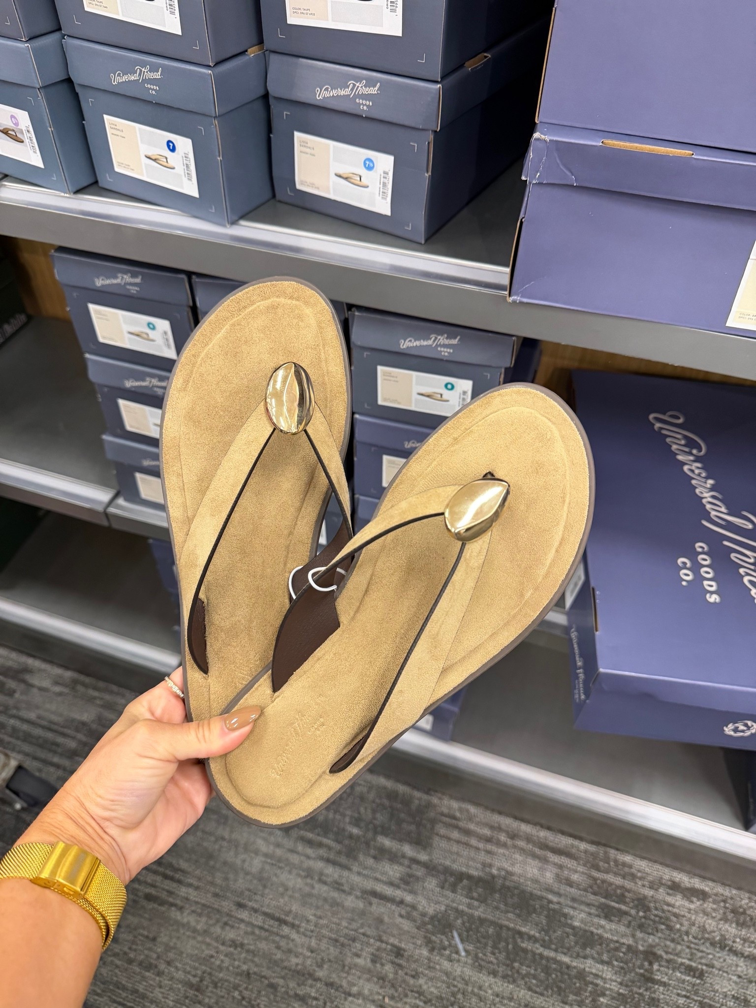 Suede flip flops to transition into fall 🤎

#LTKootd #LTKgrwm #LTKSeasonal