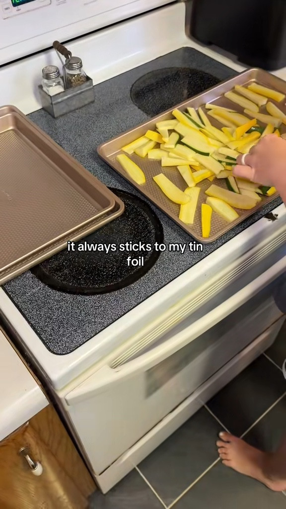 Perfect for toddler snack time and messy little helpers 👶🍪 These non-stick, easy-clean baking sheets make baking and reheating toddler meals stress-free—no soaking or scrubbing required! #ToddlerMomLife #MomLifeHacks #EasyCleanup #LTKKitchen #NonStickBakeware #AmazonMomFinds #BusyMomEssentials #SnackTimeSimplified 

#LTKKids #LTKFamily #LTKHome