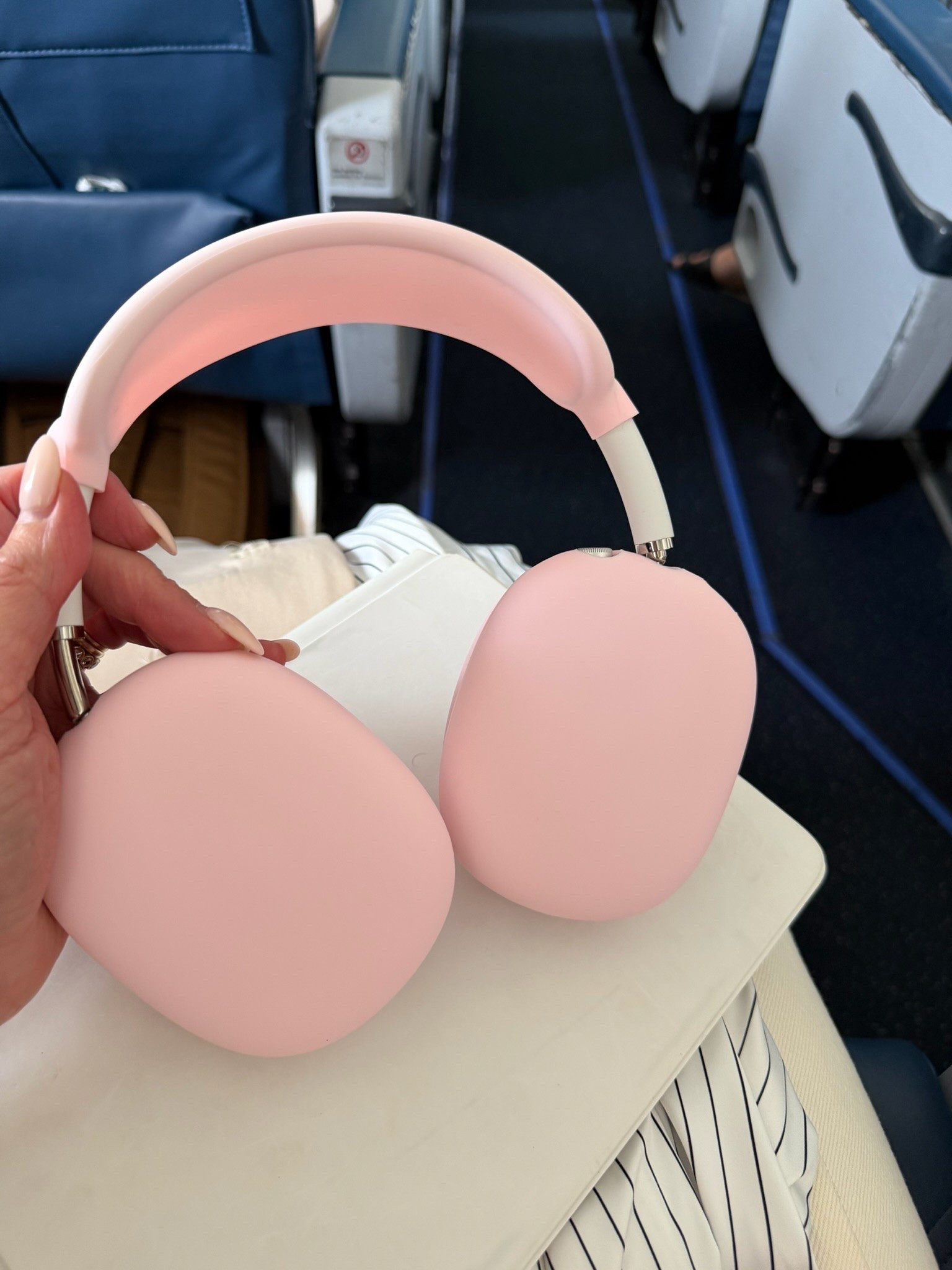 Found these headphone covers on Amazon and love how comfy they are and how cute they make my AirPod maxs look🎧

#LTKTravel #LTKHome #LTKvlog