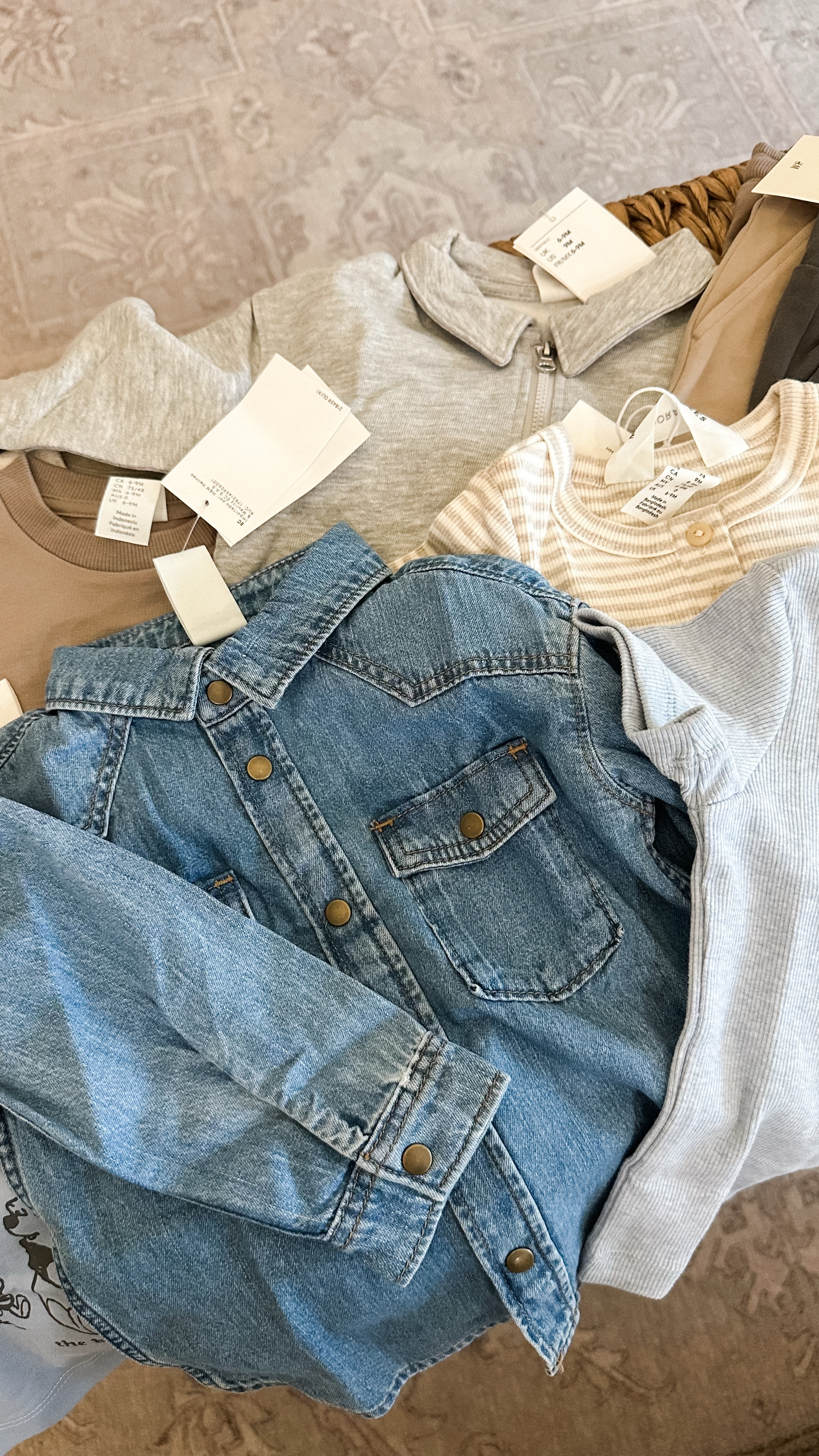 H&M haul: basics for baby boy
H&M always runs big: ordered 6-9 months for our 9 month old, and he will still grow into it.

#LTKFindsUnder100 #LTKFindsUnder50