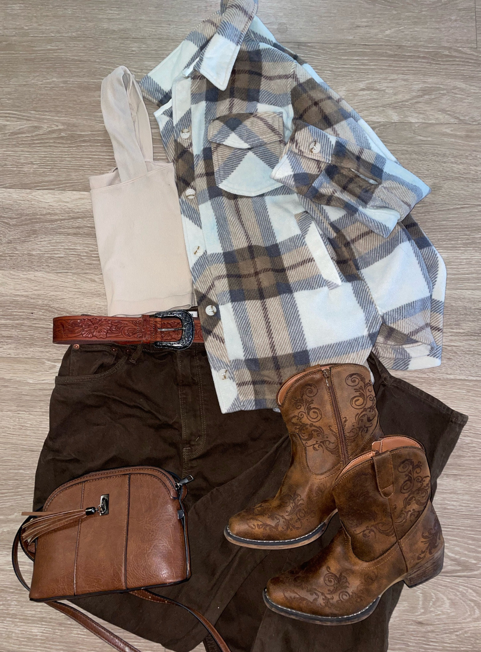 Fall Outfit - LTK Fall Sale is the perfect time to grab Abercrombie & Fitch favorites like these Curve Love Jeans! 

#falloutfits #westernoutfit #jeans

#LTKSale #LTKsalealert #LTKSeasonal