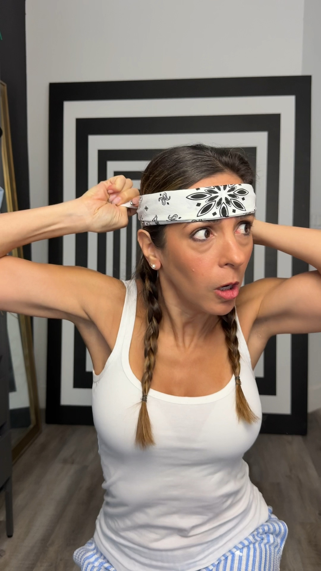 Hola chicas…
Bueno, primero que nada como me di diverti haciendo este video
Segundo. Les pongo estod pantalones que no entienden lo fresco, lo suave y la caída de la tela que tienen… amamos. ♥️

Y para el resto del Outfit les pongo casi todos, son los mismos, las mismas piezas Perfect Match excepto por los zapatos porque ya no existen, pero les puse un par de opciones que me parecieron fabulosas. 

Espero escuchar de ustedes
Si les gustó, ya saben manden las ￼palabras 
SENSEI, KARATE, MIKOSUKI, YAKOSUKI, KAWASAKI, MIYAGI 😂😂😂🤭 🤭🤭🤭🥋🥋🥋🥋