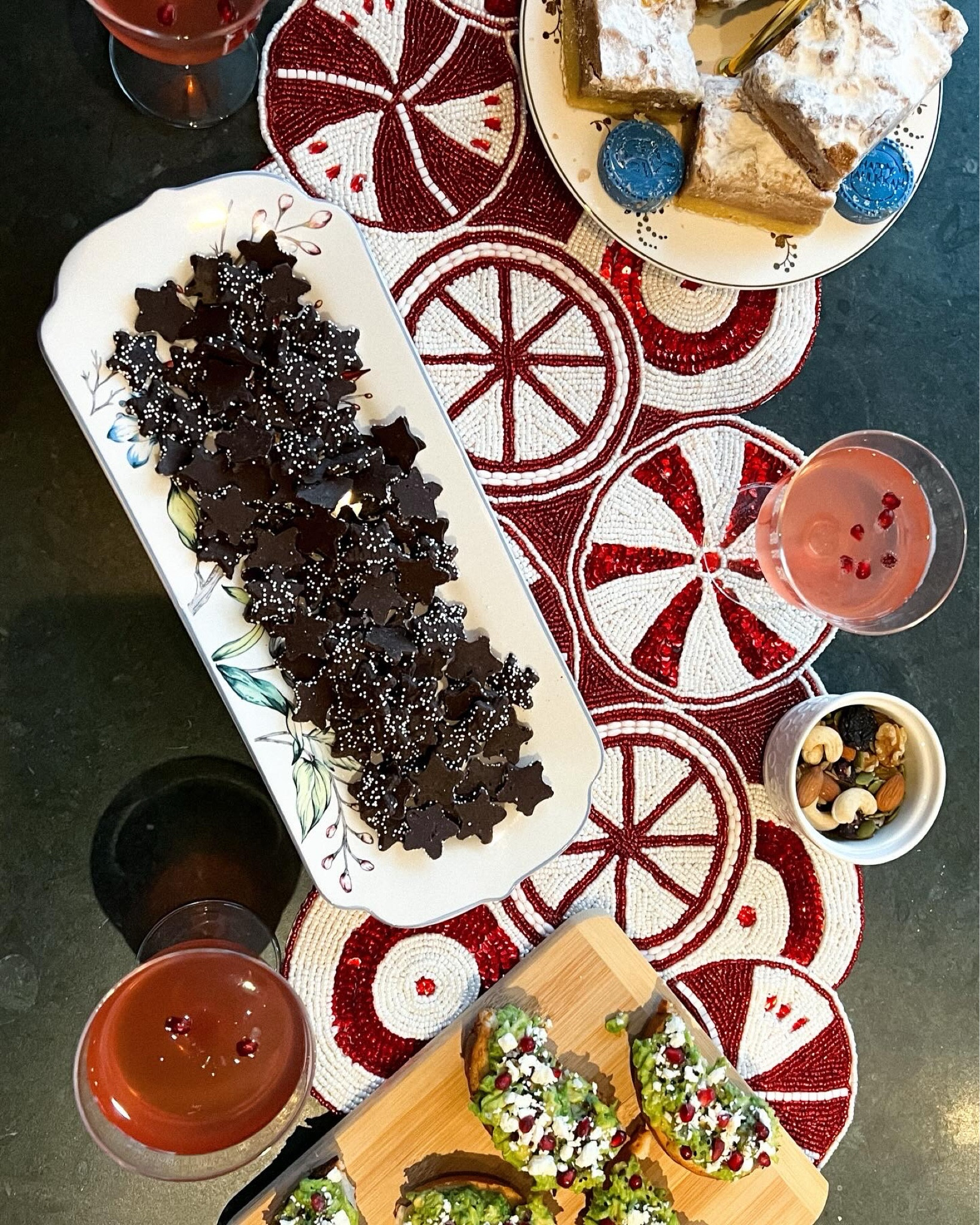 Festive tablescape 

#LTKHoliday #LTKSeasonal #LTKhome