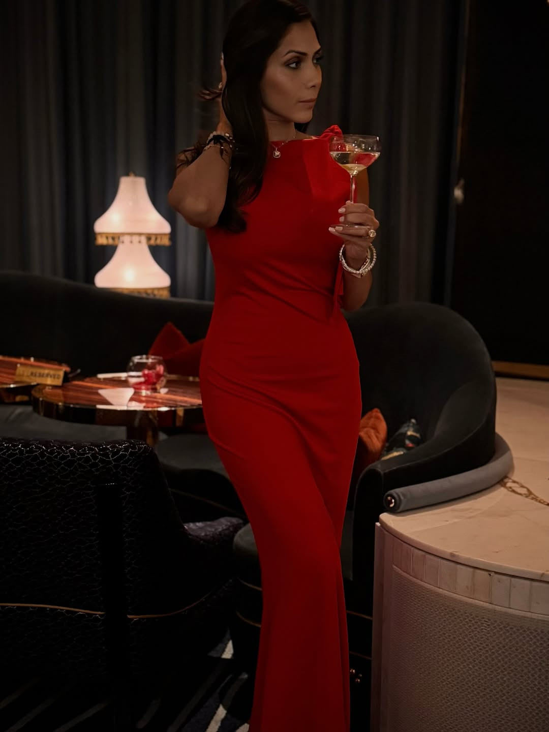 Seeing red in the best way possible. ❤️ This silhouette is everything for your next special event. Whether it’s a wedding guest look or a romantic dinner, this @commense.official piece is a showstopper.

✨ Shop the look on my LTK!
🎟️ Use code: SWETTA24_12 for a discount!

#Commense #CommenseChic #RedDress #EveningWear #LTKstyletip 

 #LTKgrwm #LTKActive