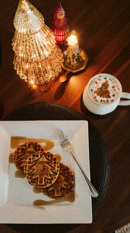 breakfast christmas vibes at my dining table #diningtable #moodychristmas #christmastablesettings #christmastabledecor#LTKHoliday

#LTKSeasonal