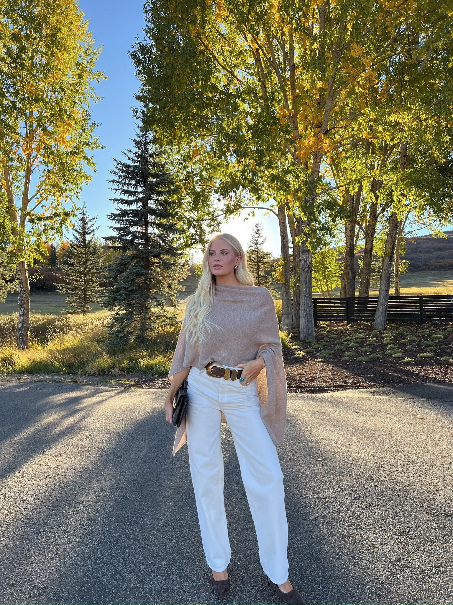 SIZE: cape is o/s, 26 in jeans (linked similar), shoes run tts! #kathleenpost

Aspen outfit Inspo, fall fashion, fall outfit inspo, mountain chic look, mountain vacay outfit

#LTKootd #LTKSeasonal