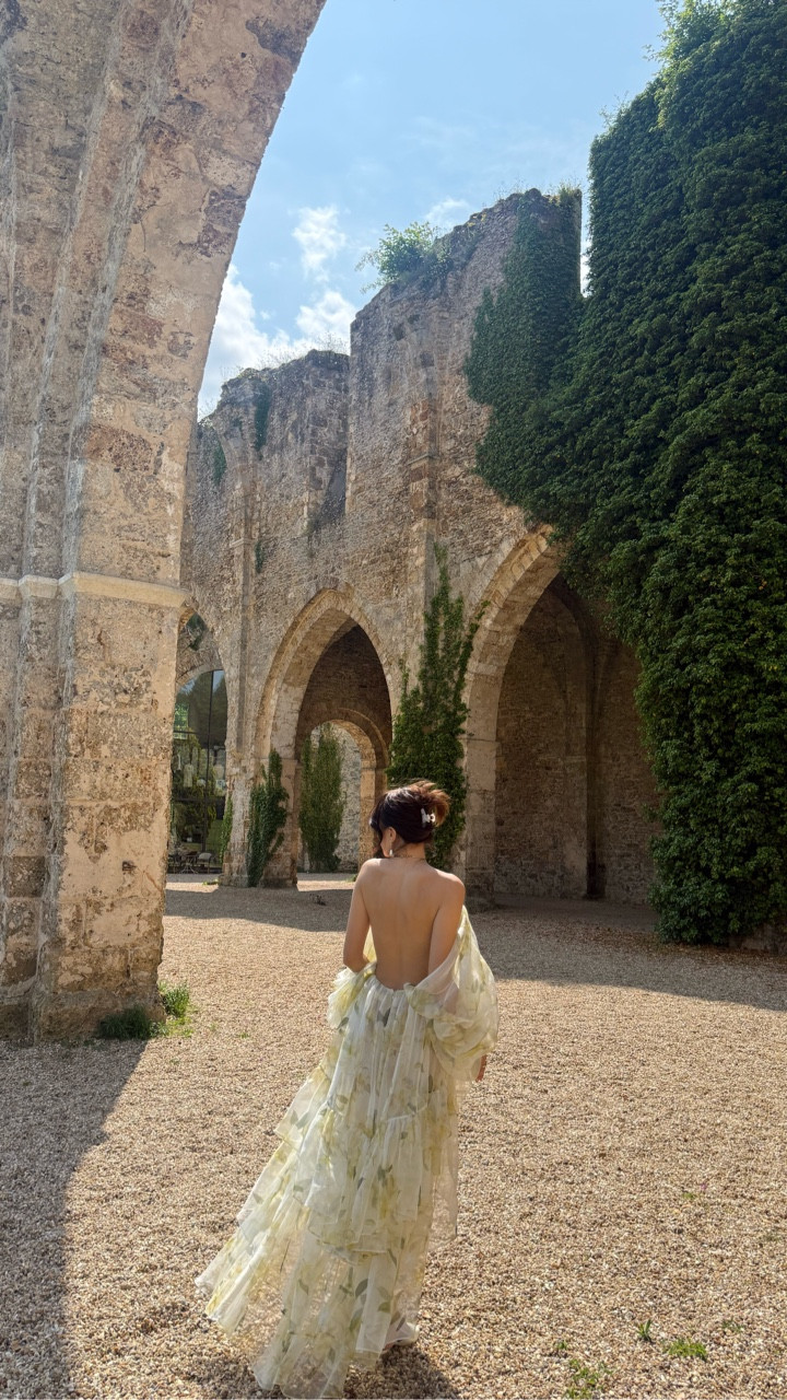 Style is what you leave behind. 

Not every entrance needs to be seen.
But the space should always feel it.
Let your movement feel like memory — graceful, intentional, unforgettable.

Chateau @abbayedesvauxdecernay_hotel 

#LTKTravel #LTKU #LTKSeasonal