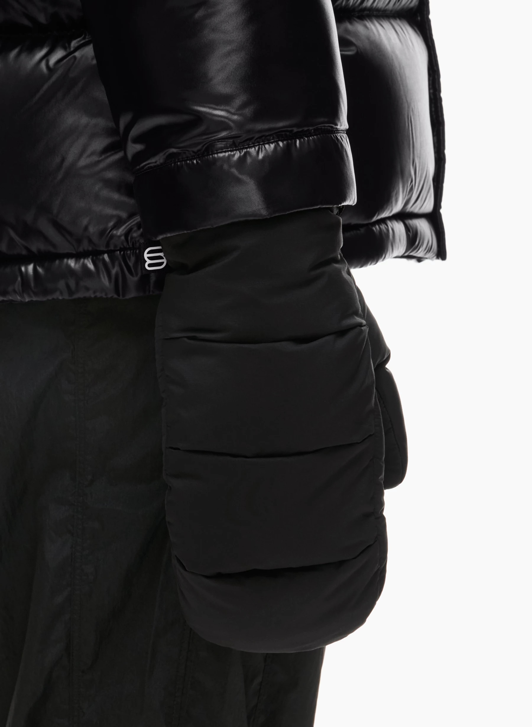 THE SUPER PUFF™ PRO MITTEN | Aritzia