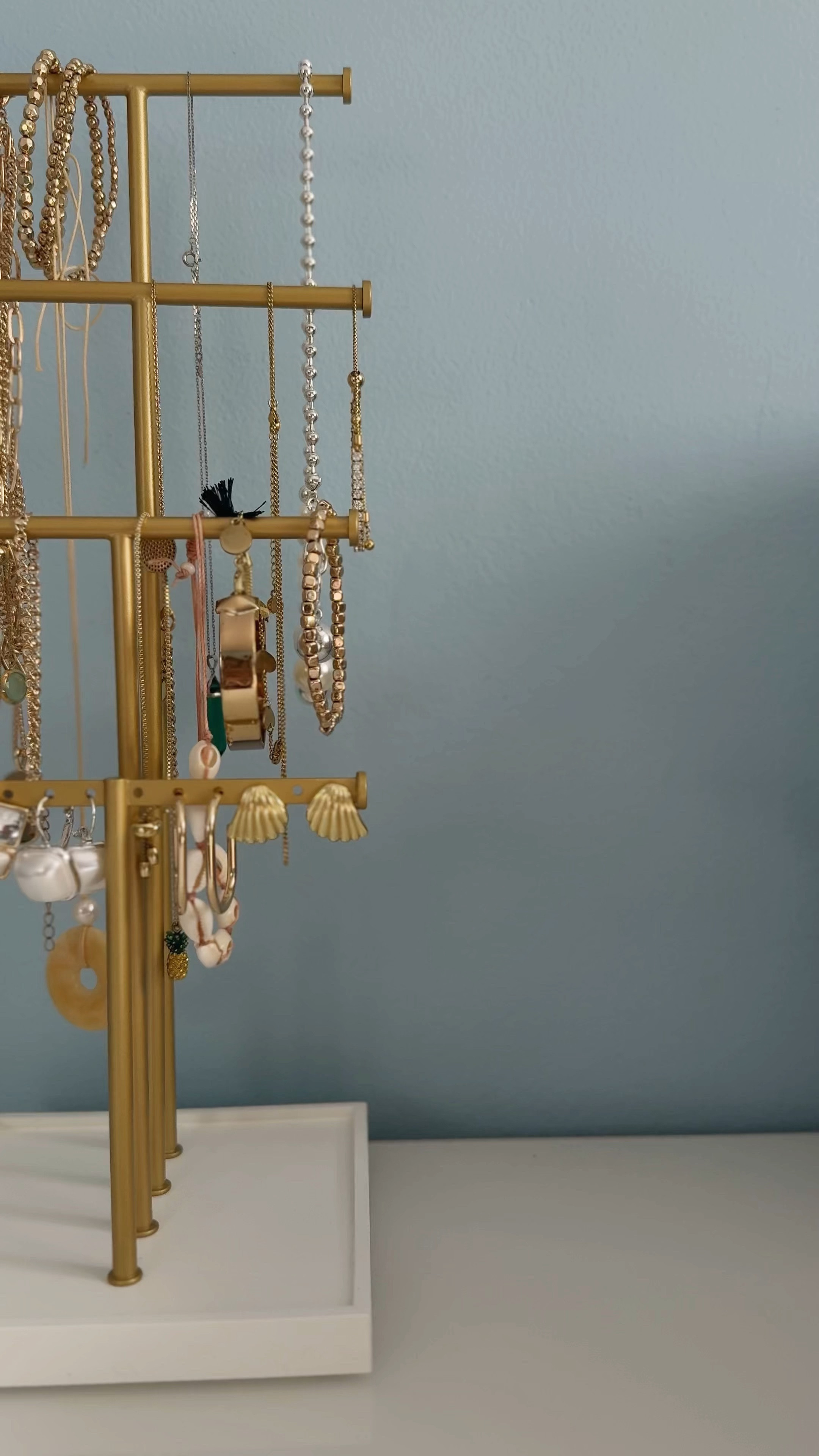 #ad @Wayfair organization find: this jewelry stand is a perfect way to keep all my jewelry pieces in one place: necklaces, earrings, and bracelets. I love it! No more tangled mess! #wayfairpartner #paidlink


#LTKSaleAlert #LTKVideo #LTKHome