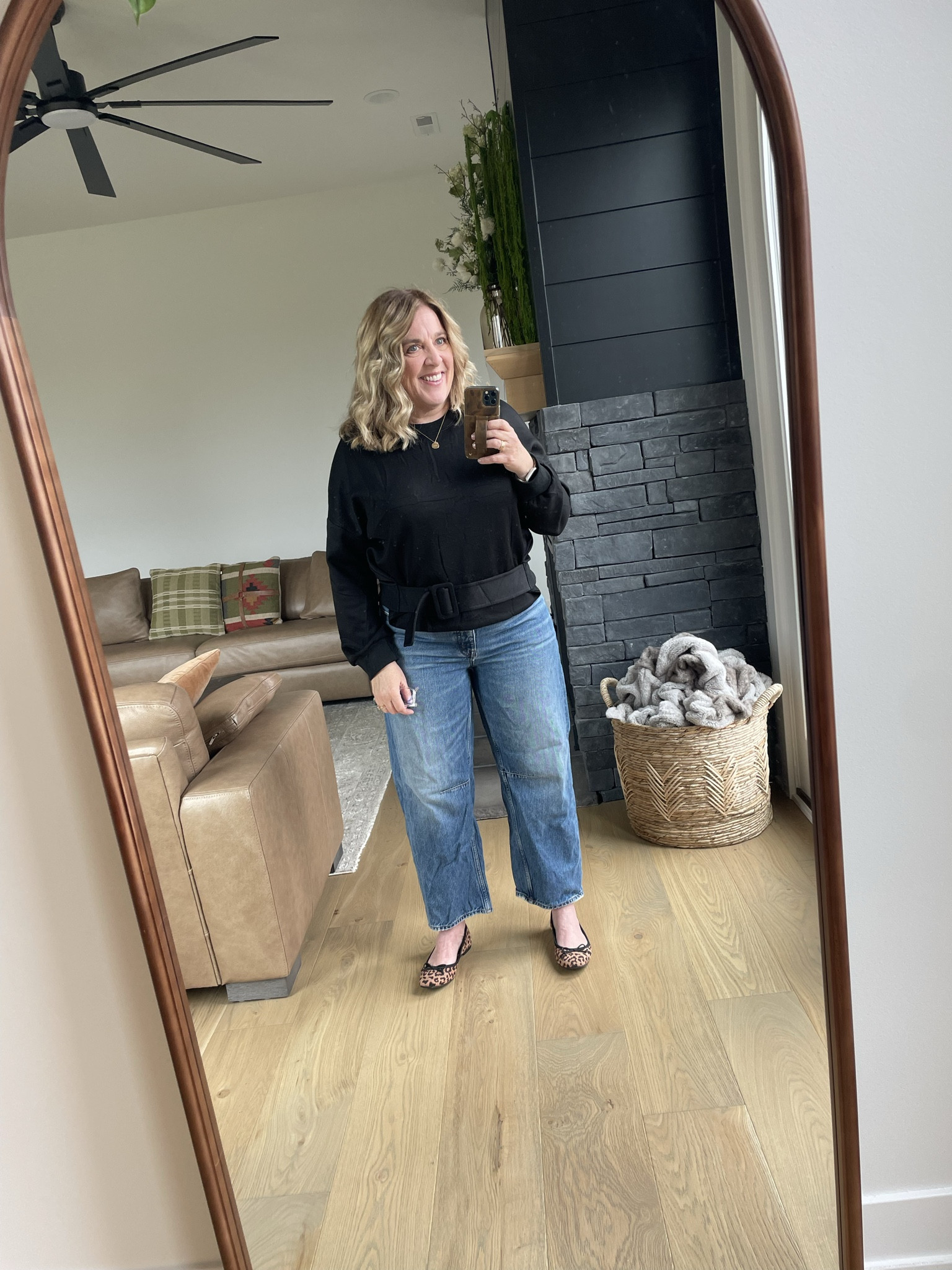 OOTD 50+
Sweatshirt with built in belt🤍

#LTKMidsize #LTKootd #LTKOver40