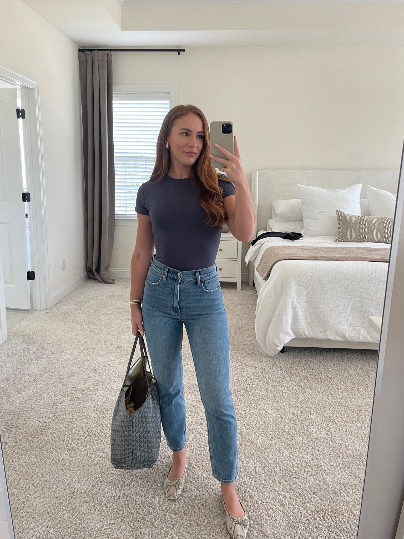 Capsule wardrobe, tee and jeans, casual workwear, basic tee, Abercrombie jeans 

#LTKBacktoSchool #LTKSeasonal #LTKworkwear