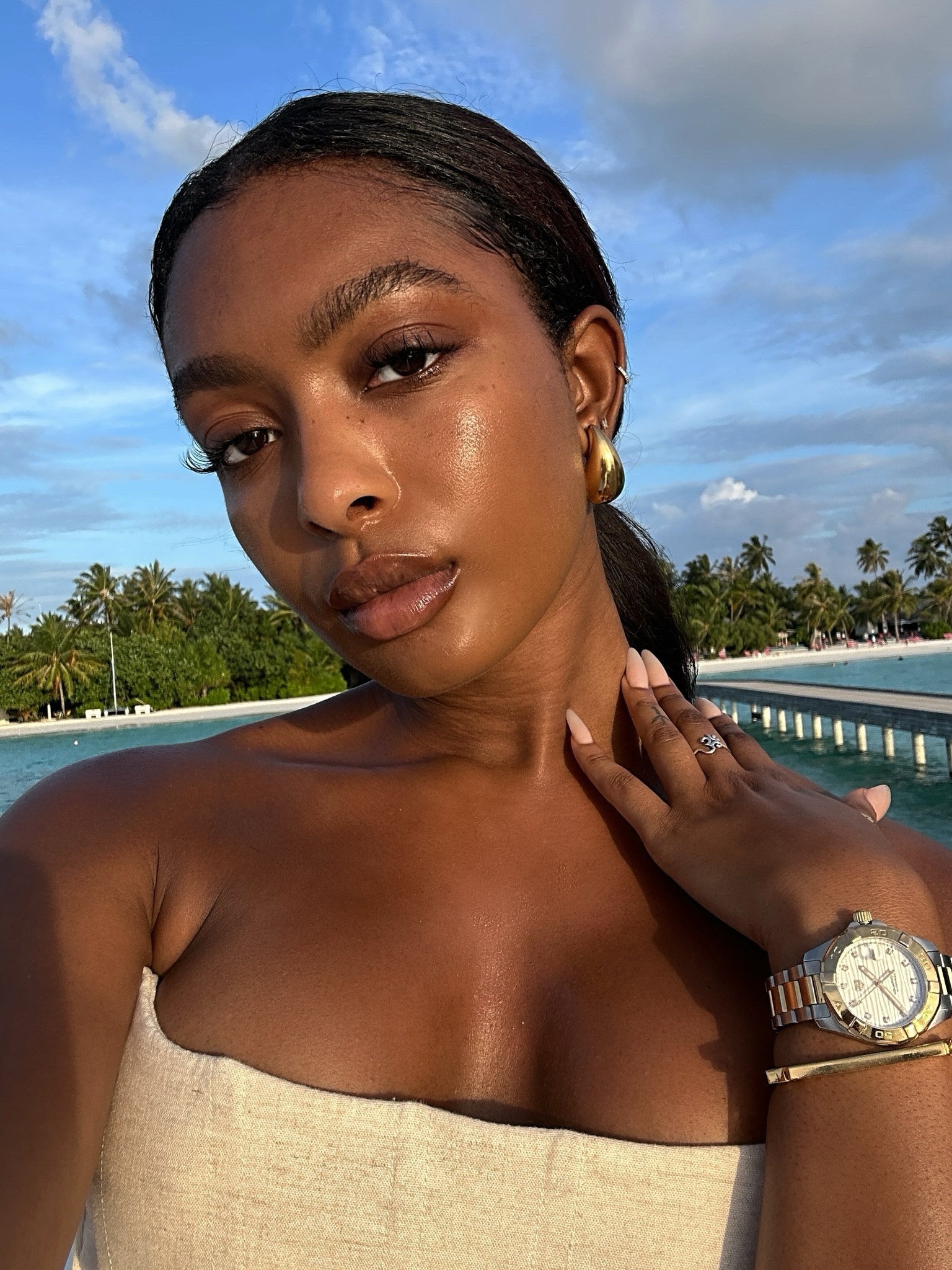 dewy makeup look ✨
Skin - Tási skin
Skin - Mac dewy skin tint
Eyes - hoola benefit bronzer
Highlighter - refy

#LTKbeauty #LTKstyletip #LTKeurope