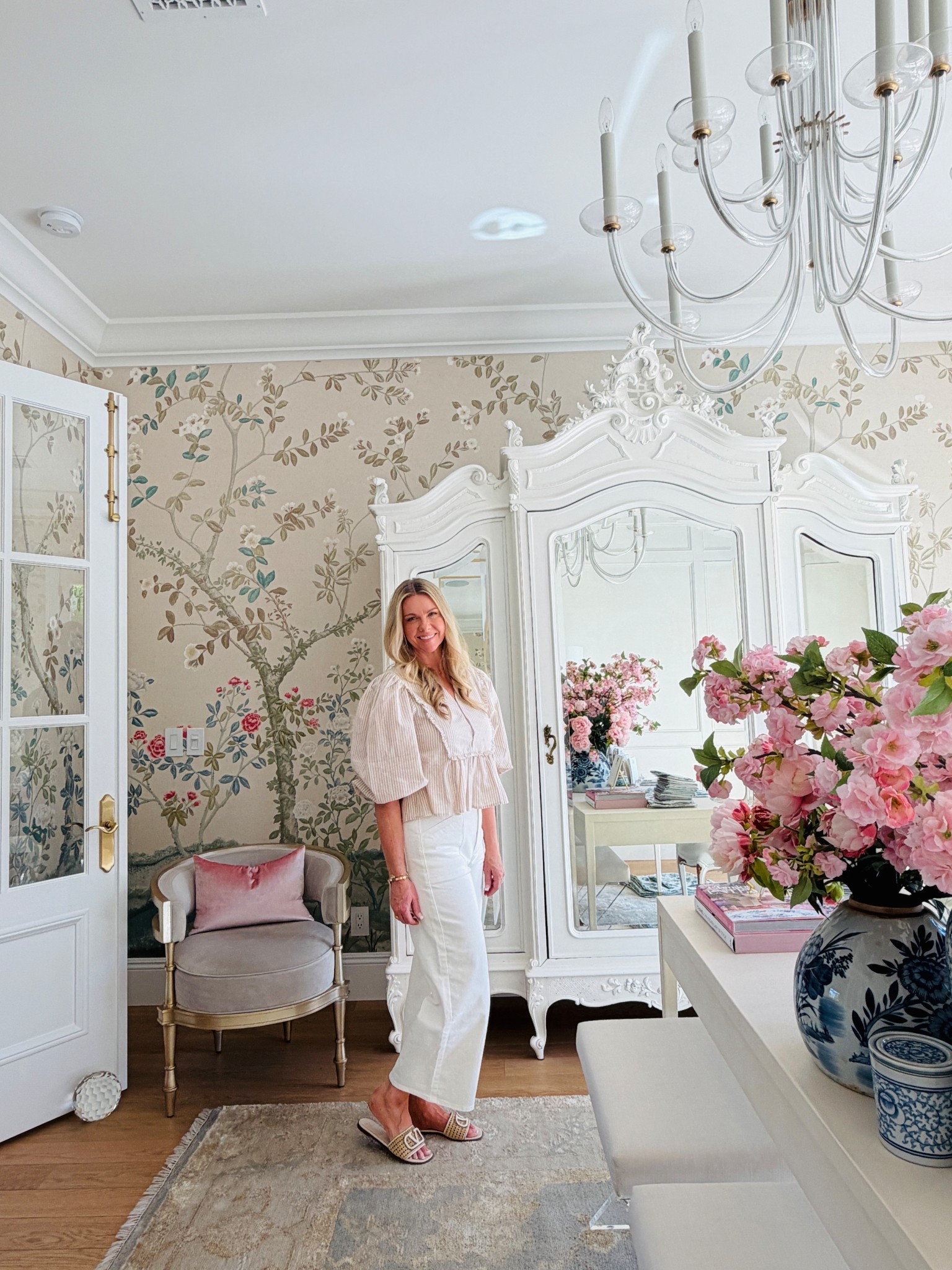 Spring outfit idea! Love these cream crop pants, run tts. The top is darling! I’m wearing a medium. 

#LTKootd #LTKOver40