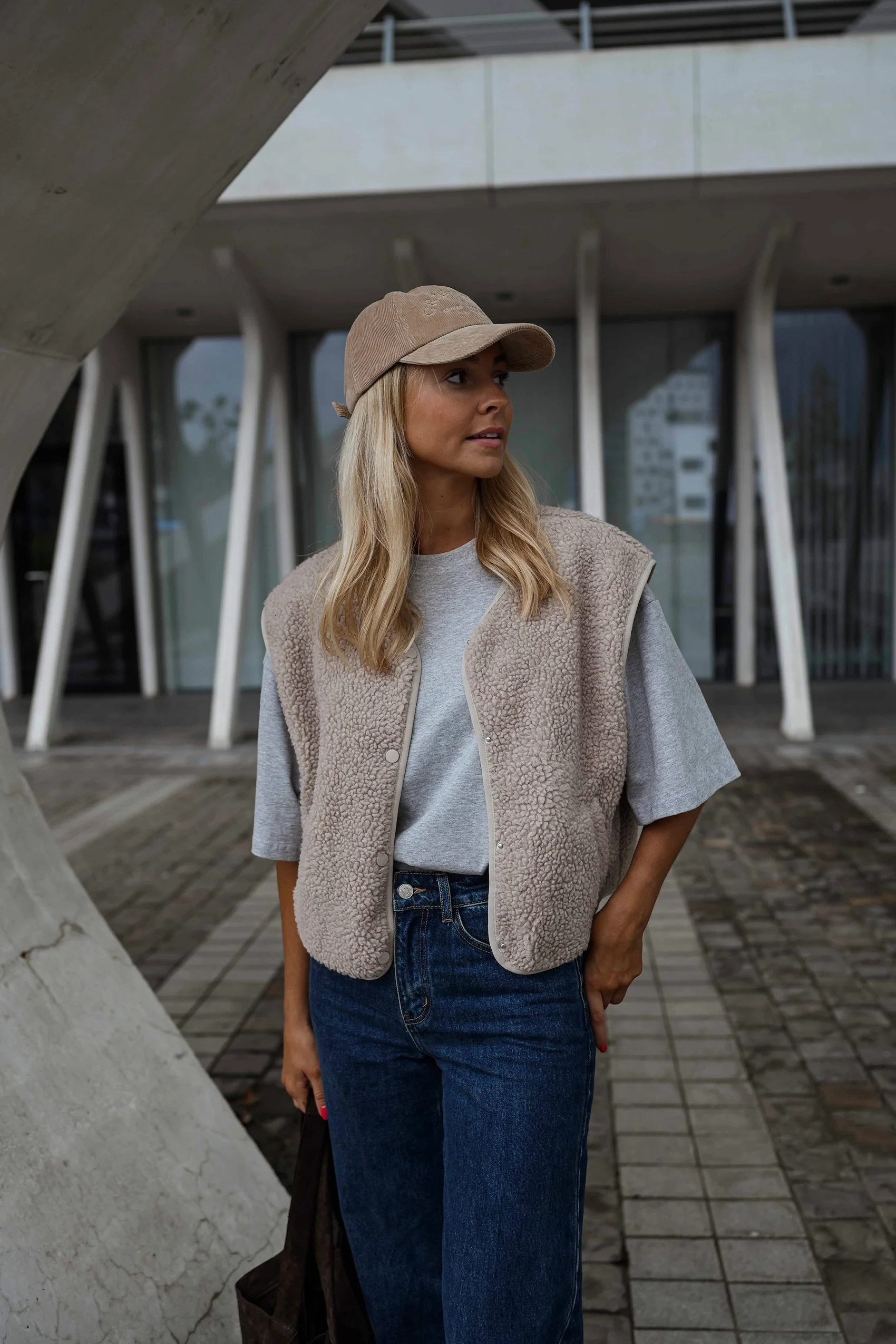 Beige Taoh Vest | Easy Clothes