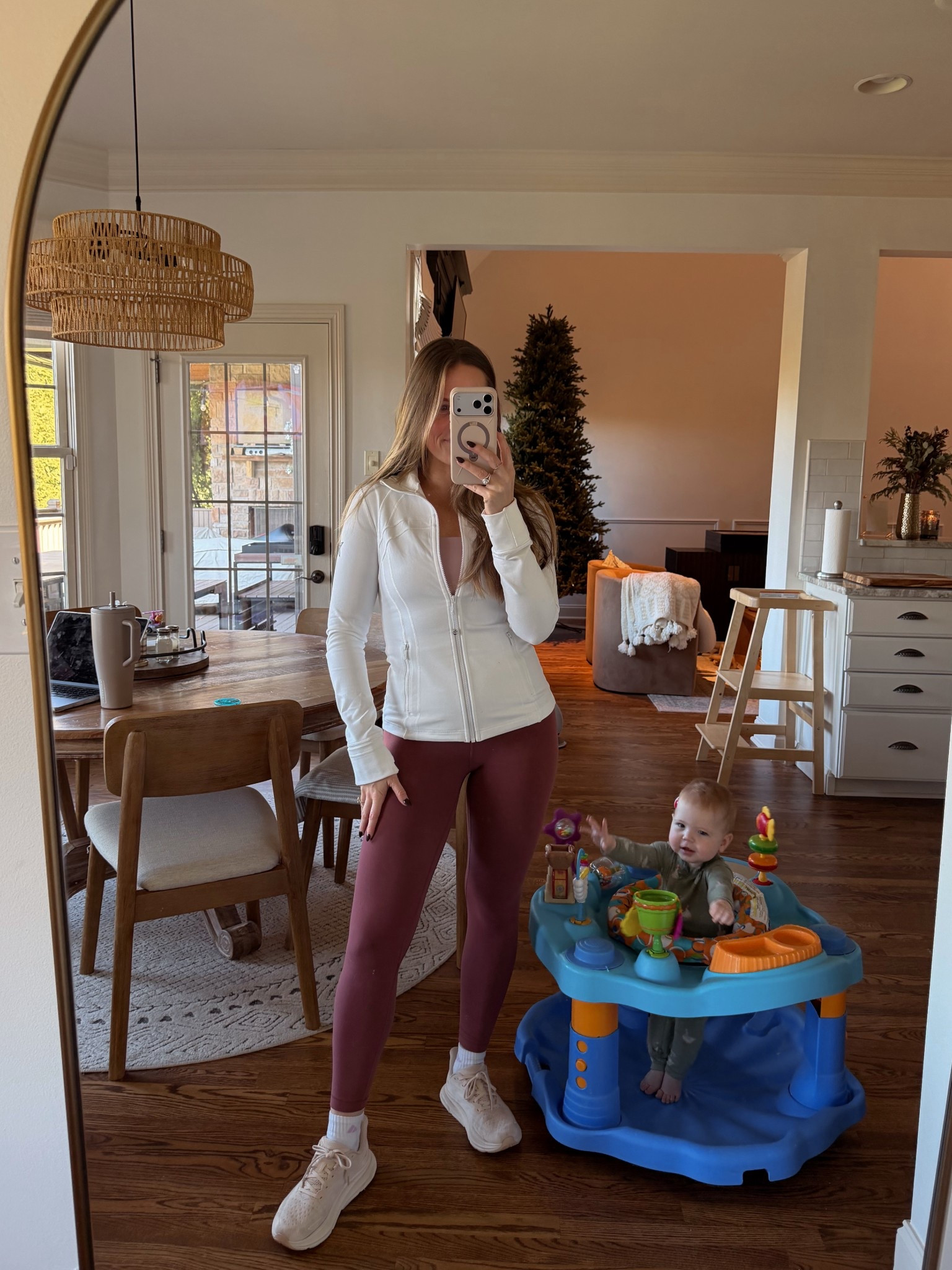 Monday outfit of the day! I’m in size 6 in my Lululemon align leggings as well as my define jacket! The bessttt jacket EVER EVER