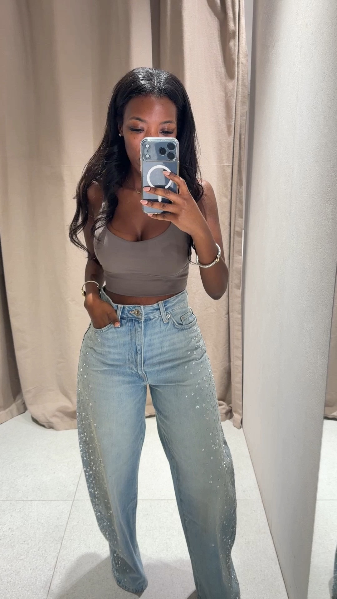 Y’all these @zara jeans!! Way too cute!