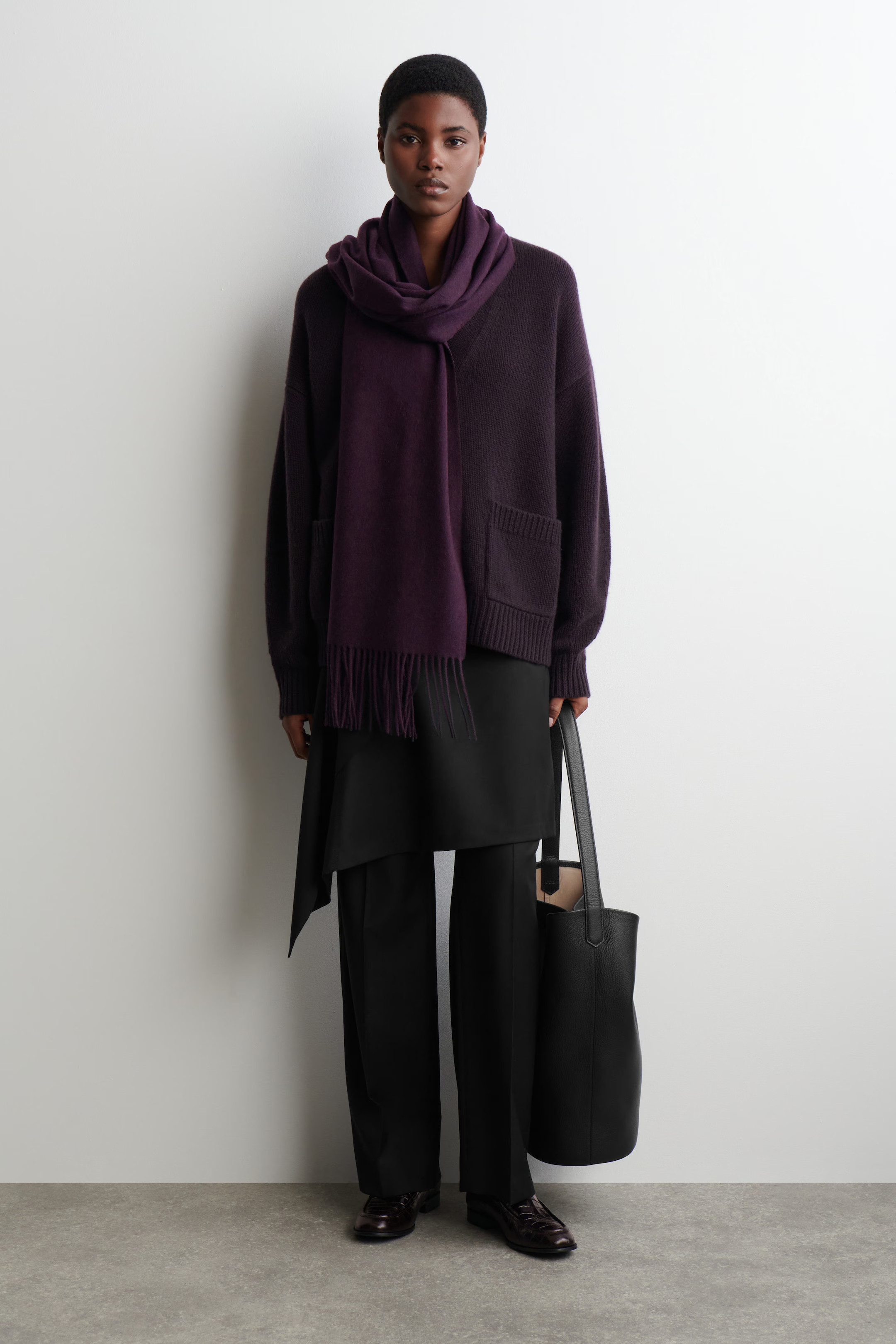 FRINGED WOOL SCARF - PLUM | COS GB | COS UK