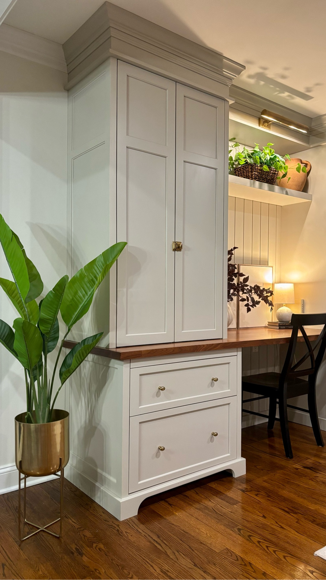 Neutral Home Office Inspo

I included a variety of really cool & unique office chairs!! Check them out & tell me which is your favorite!

.
.
Artificial Birds of Paradise Plant | Office Chairs | Accent Lighting | Home Office Decor | Holiday Gifts Under $50 | Host/Hostess Gifts under $25 | spring home decor | spring refreshher

#LTKHome #LTKSeasonal #LTKU