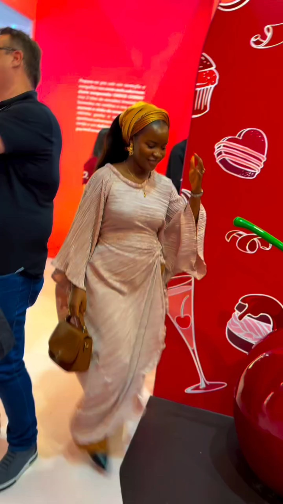 O dia hoje foi maravilhosooo😍😍. Conheci pessoas maravilhosas uma delas foi a @thaisbrazoficial. Tive a honra de conhecer os mais novos lançamentos das marcas @rubyrosebrasil e @dailus. 
 Muito obrigada pelo convite @conectainfluencerdigital ❤️ 
Videomaker @nubbescreative 
Look @__ea_e_noivas_ 
#vlog #beauty #lançamento #routine