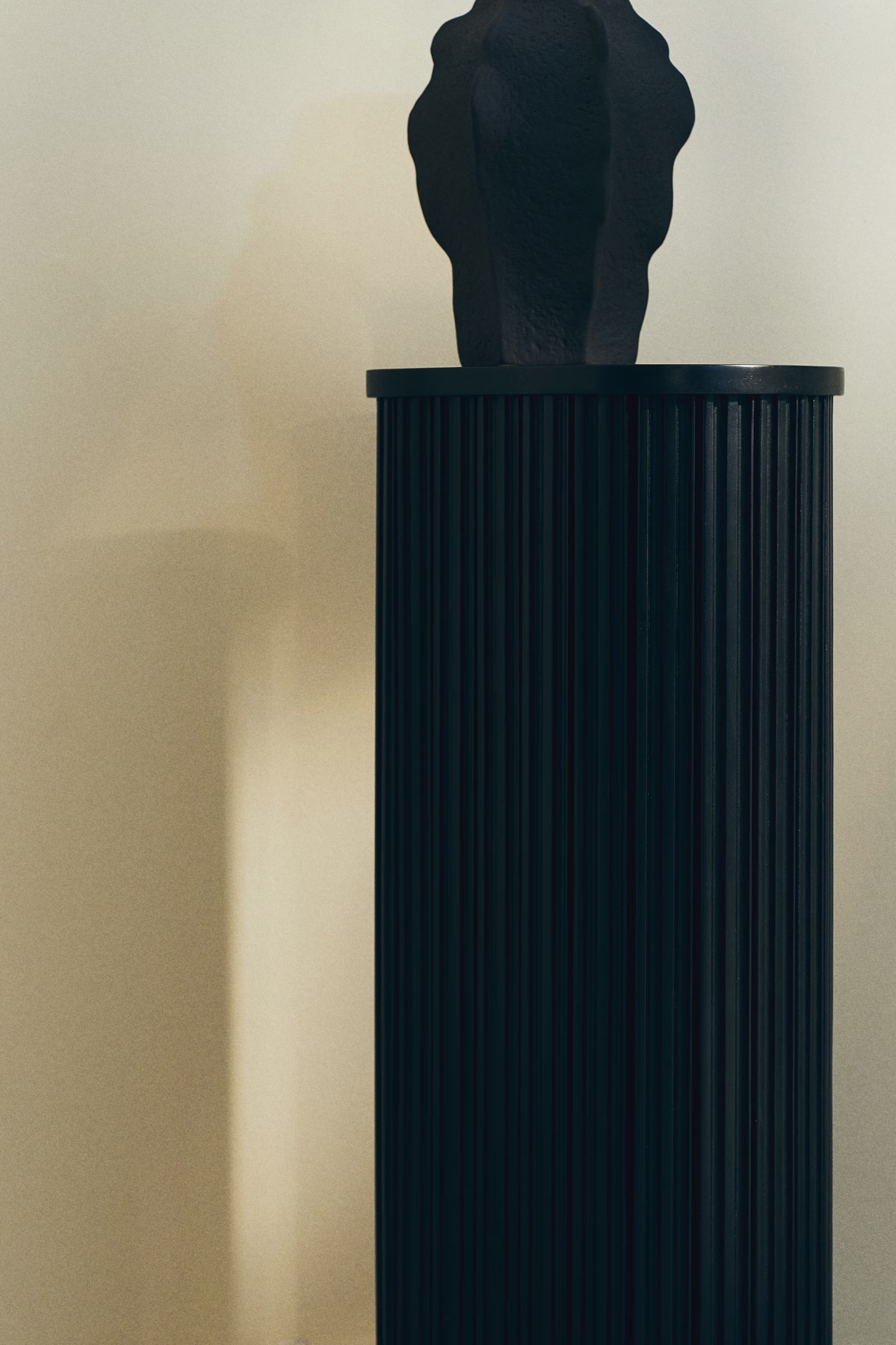 Pedestal | H&M (US + CA)