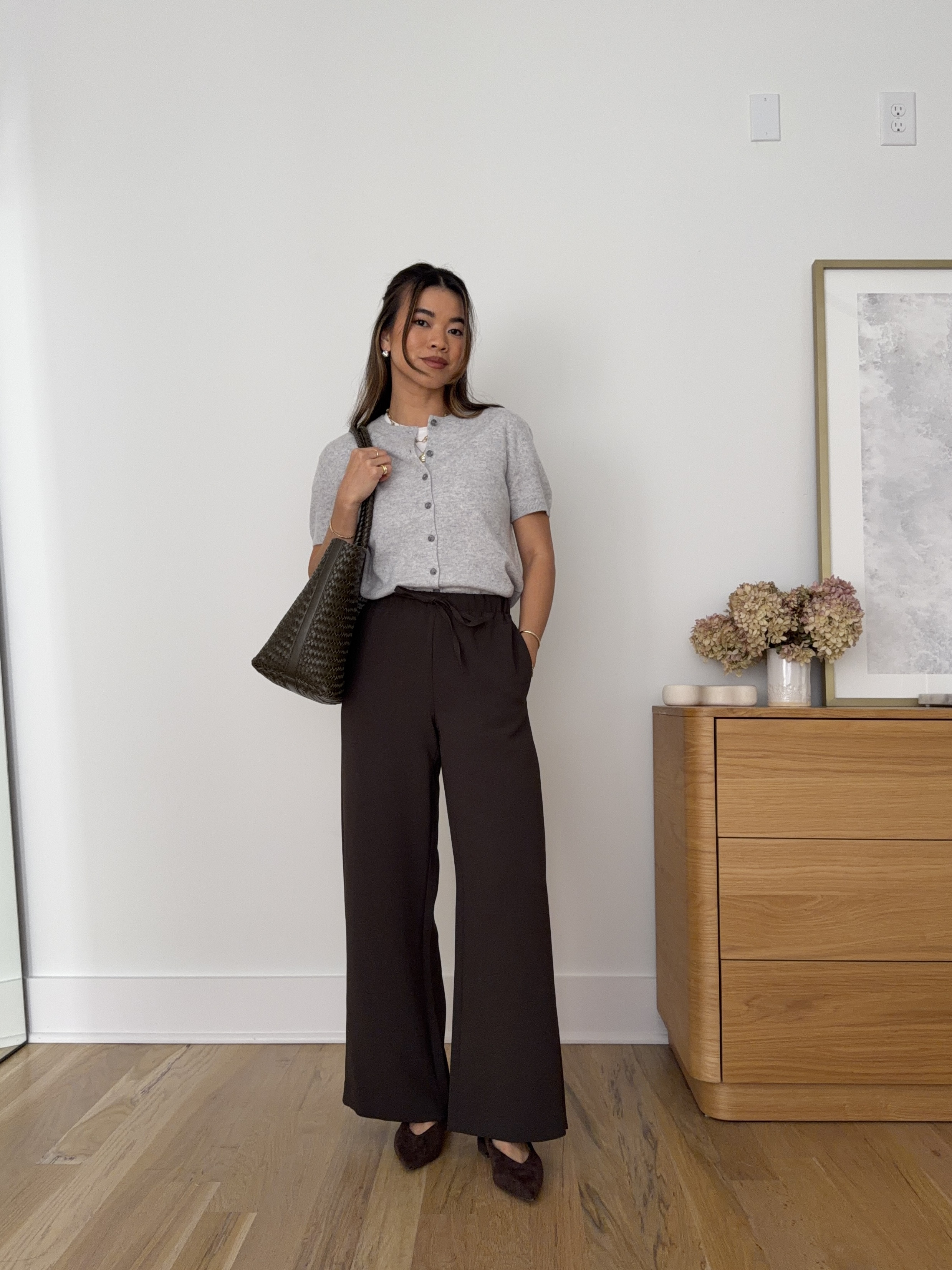 Fall outfit from @Aritzia. This short sleeve sweater is perfect if you live somewhere warm!

Sizing info:
-Aritzia Bare Cashmere Noteworthy Shortsleeve Cardigan (Size Small in Heather Chrome)
-Aritzia The Lodge Pant Crepette (Size 2XS Short in Cacao Nib Brown)
-Aritzia HomeStretch Smooth Tune T-Shirt (Size Small in White) 


Aritzia best sellers, best pieces from Aritzia for petite, Aritzia pants for petite, what pants from Aritzia will fit if youre petite, Petite style guide, how to dress if you’re petite, Petite style, petite fashion, mom outfit, mom style, petite pants, petite outfit ideas, petite outfits, best pants for petite, petite lodge pants, fall style, fall outfits, autumn outfit, vacation outfits, Aritzia trousers for petite, Aritzia try on, fall sweater, aritzia sweater

#LTKootd #LTKSeasonal #LTKPetite