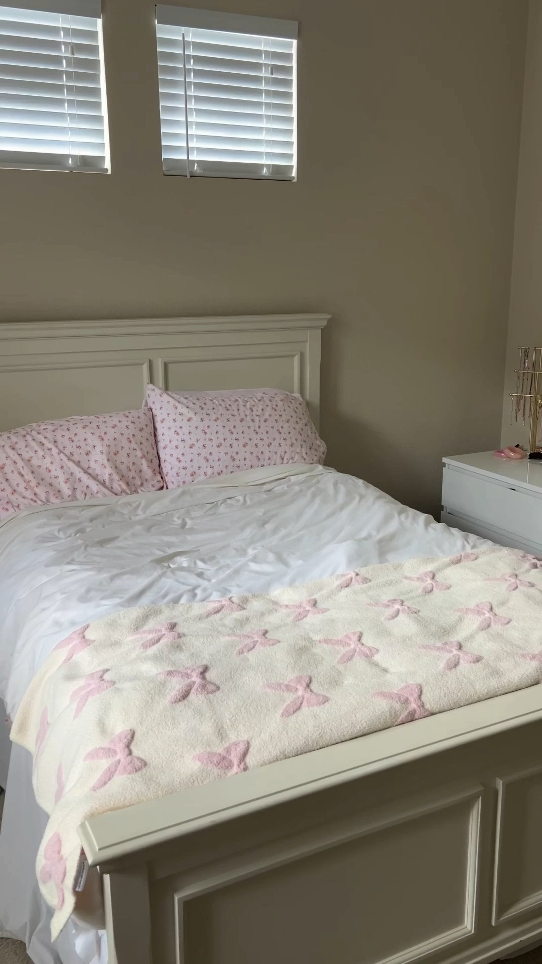 Spring closet clean out 

#LTKStyleTip #LTKSeasonal #LTKHome