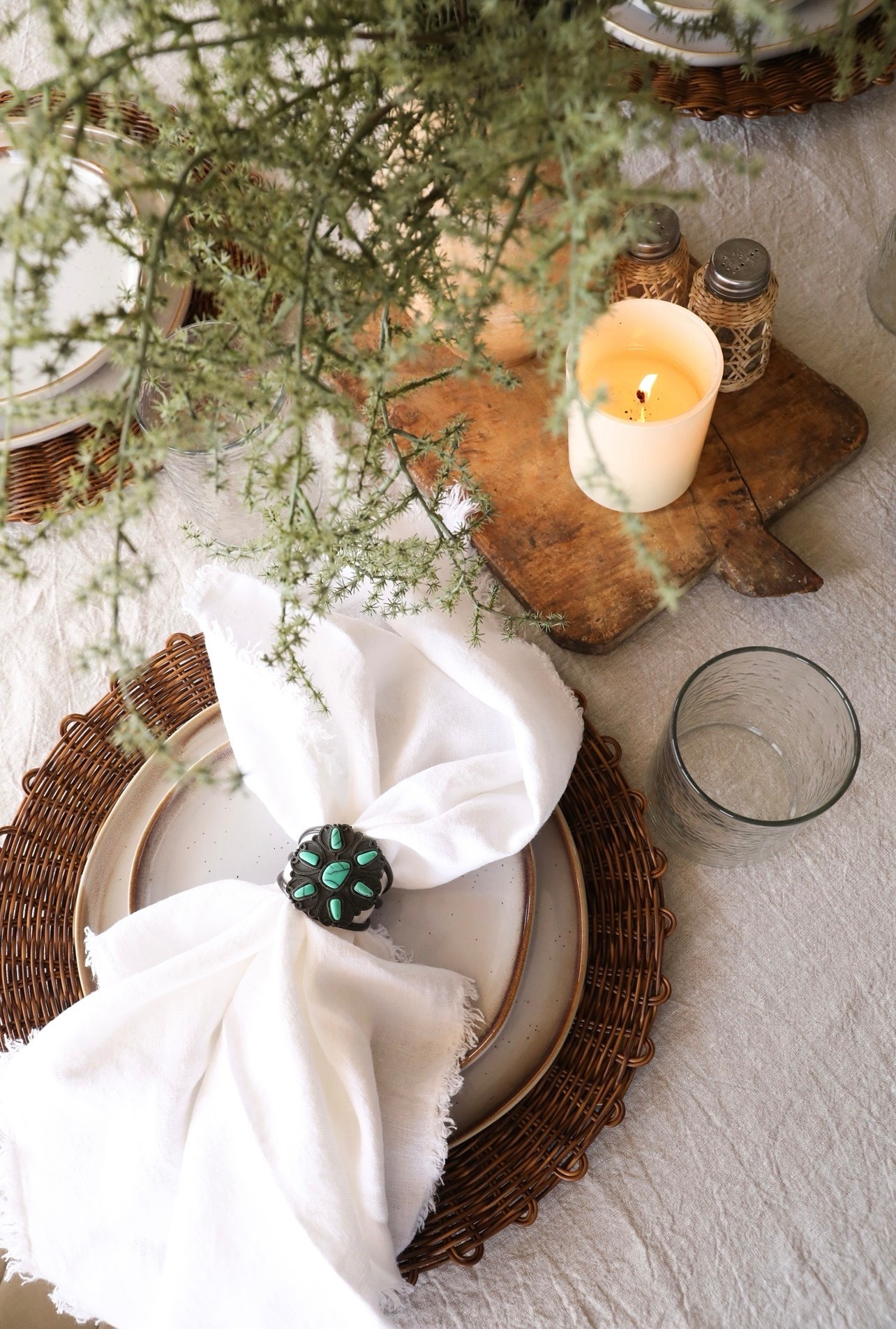 Rustic and classic table settings ❤️ #table #tablesetting #decor #homedecor #diningtable

#LTKHome #LTKHome
