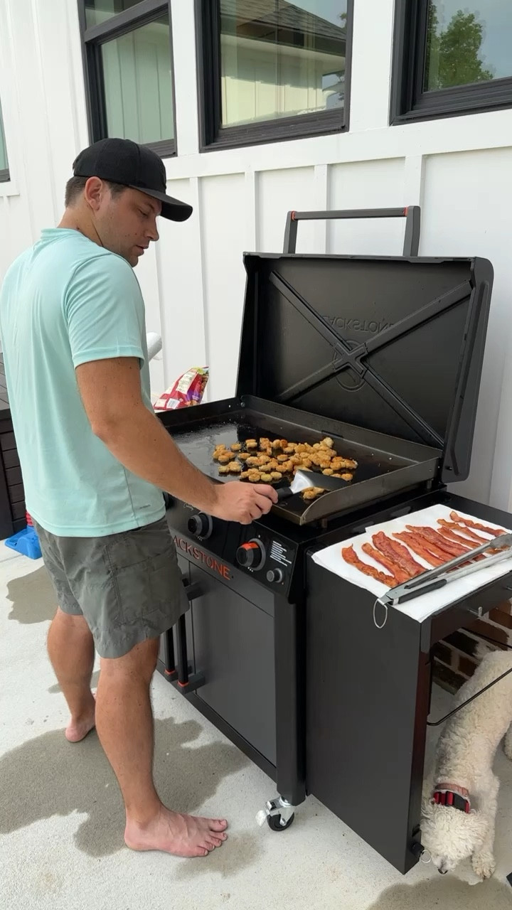 Blackstone 30 Culinary Omnivore Griddle with Hood 2-Burner Liquid