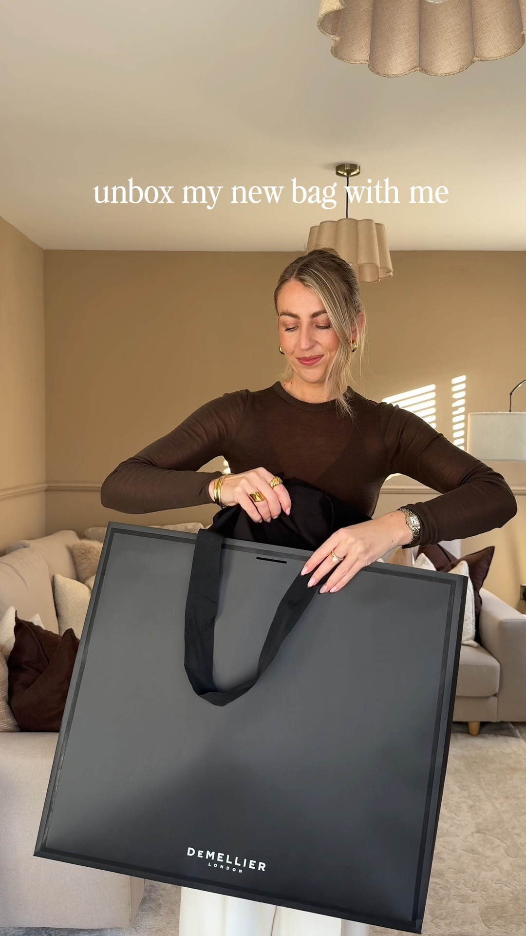 Unboxing my new Demellier bag 🤎 this is the New York bag in espresso lizard effect and isn’t she perfect! Use ‘DMFRIENDS20’ for 20% off 👏🏻

Brown bag, chocolate brown bag, Demellier New York bag, handbag unboxing, premium high street bag 

#LTKuk #LTKbag #LTKCyberWeek
