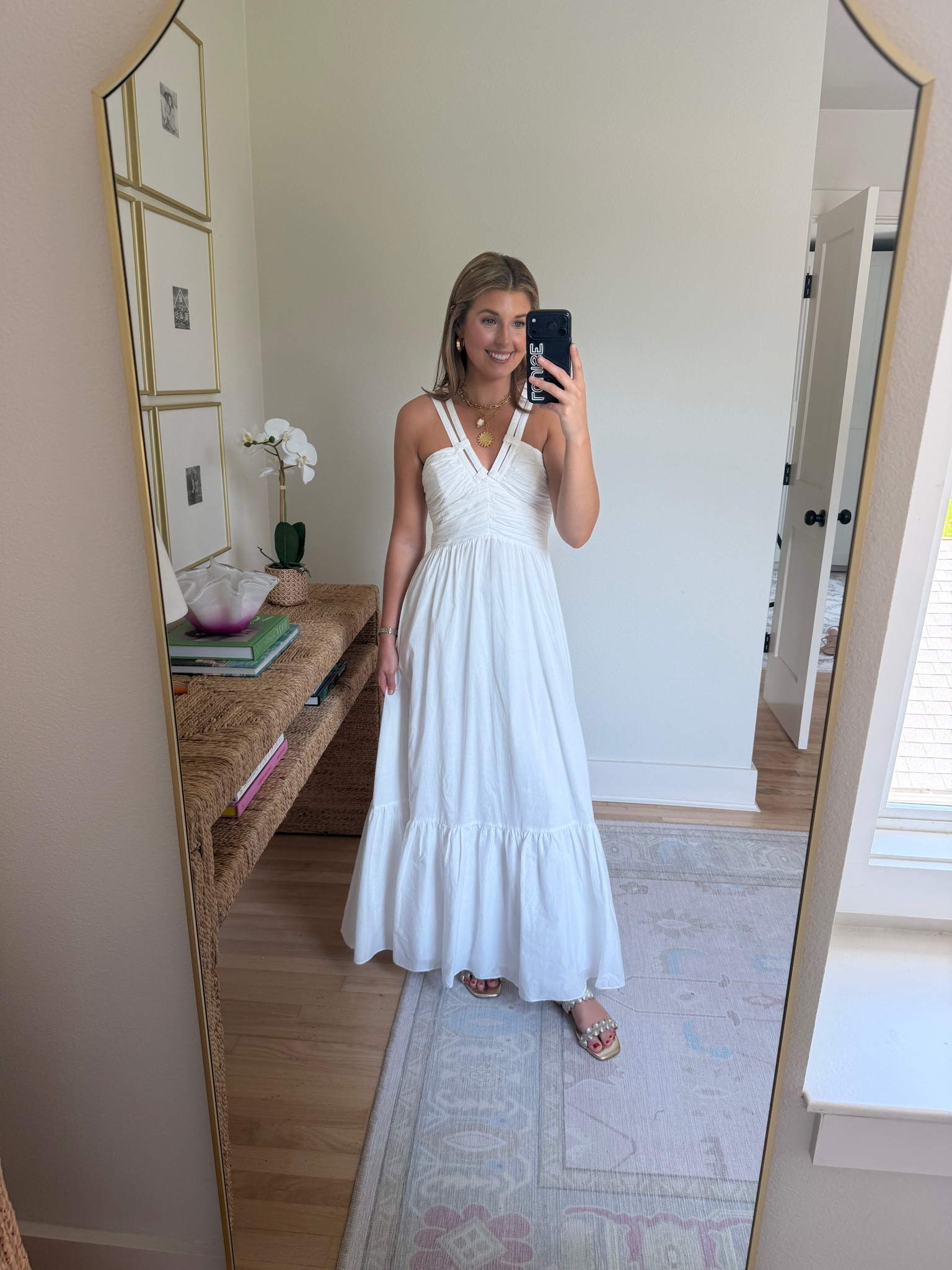 Perfect beach vacay dress! Wearing an XS / 2