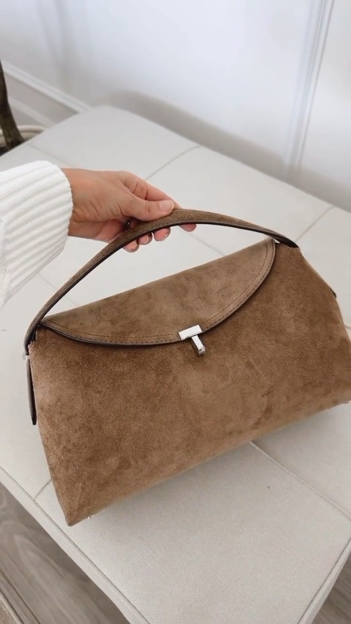 Unboxing my newest suede bag! 
I love this bag so much that I have to get in a new one! 
Winter outfit 
Winter bag 


#LTKSeasonal #LTKGiftGuide #LTKU