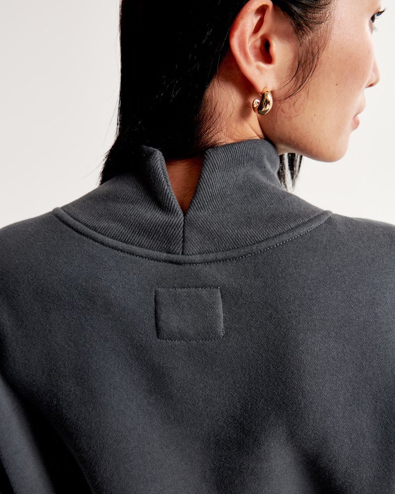 Essential Sunday Mock Crew | Abercrombie & Fitch (US)