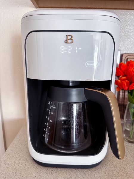Coffee maker…🤍
Programmable, strength selection, quick brew, looks great on the counter! Multiple color options!!

#LTKFindsUnder100 #LTKHome #LTKGiftGuide